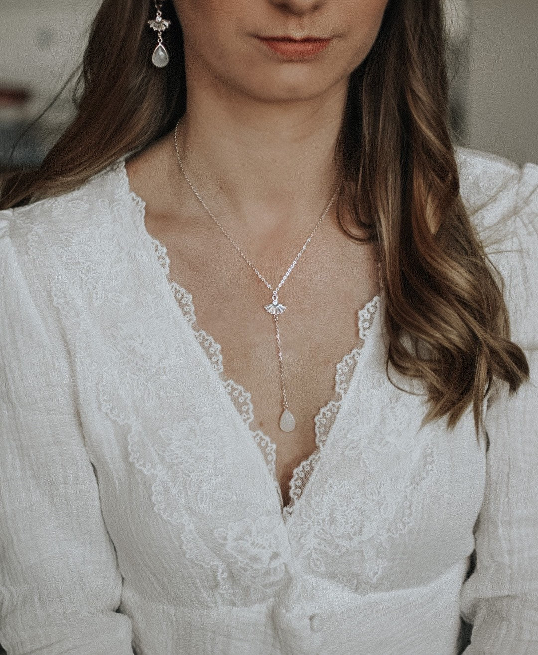 Silberfarbene Y-Brautkette mit Zirkonia-Fächer & Tropfenanhänger – Edelstahl-Halskette für Hochzeit & Alltag | Auch in Gold & Roségold