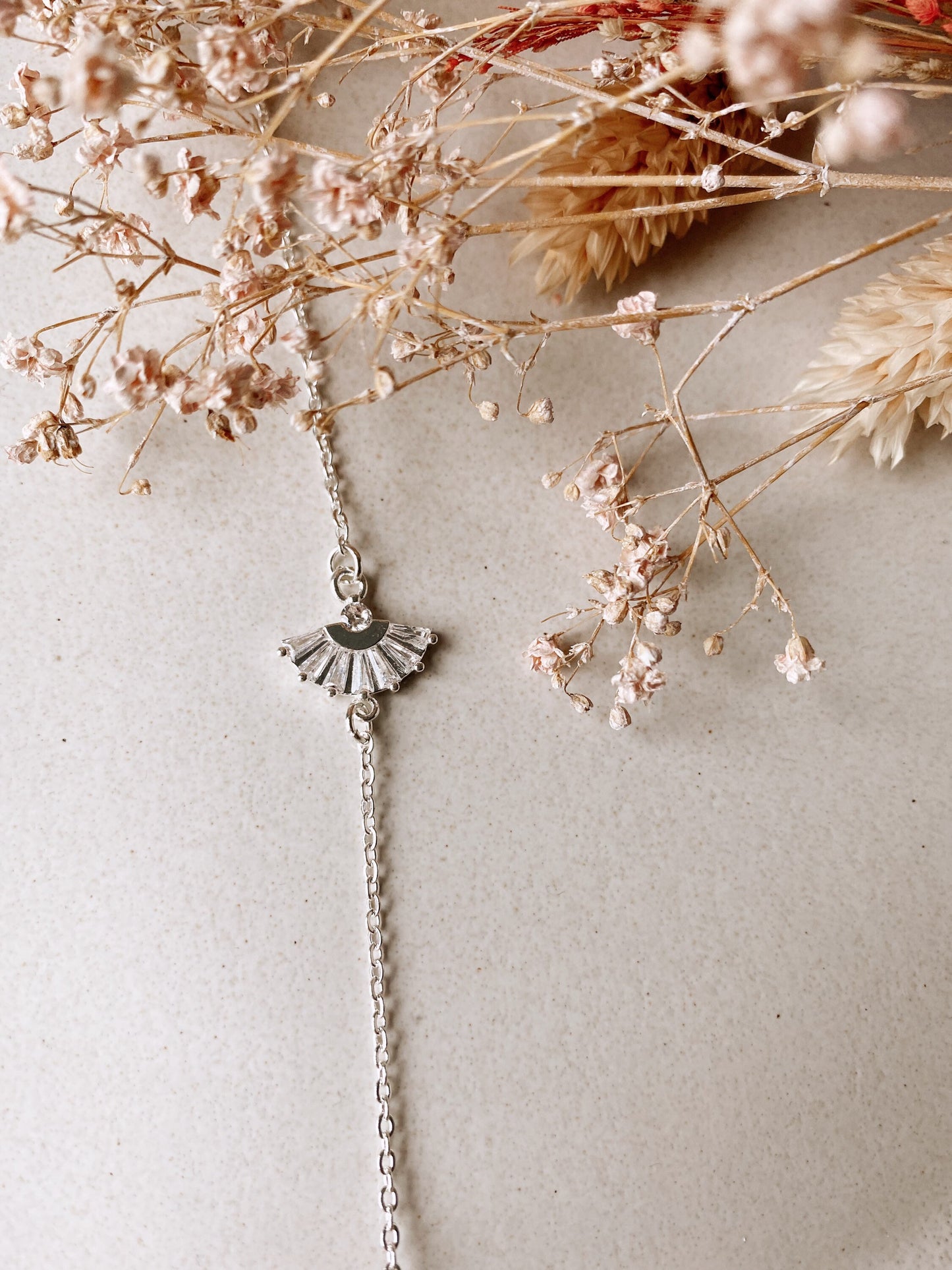 Zartes Brautarmband mit Zirkonia-Verbinder – Hochzeitsschmuck aus Edelstahl in Silber