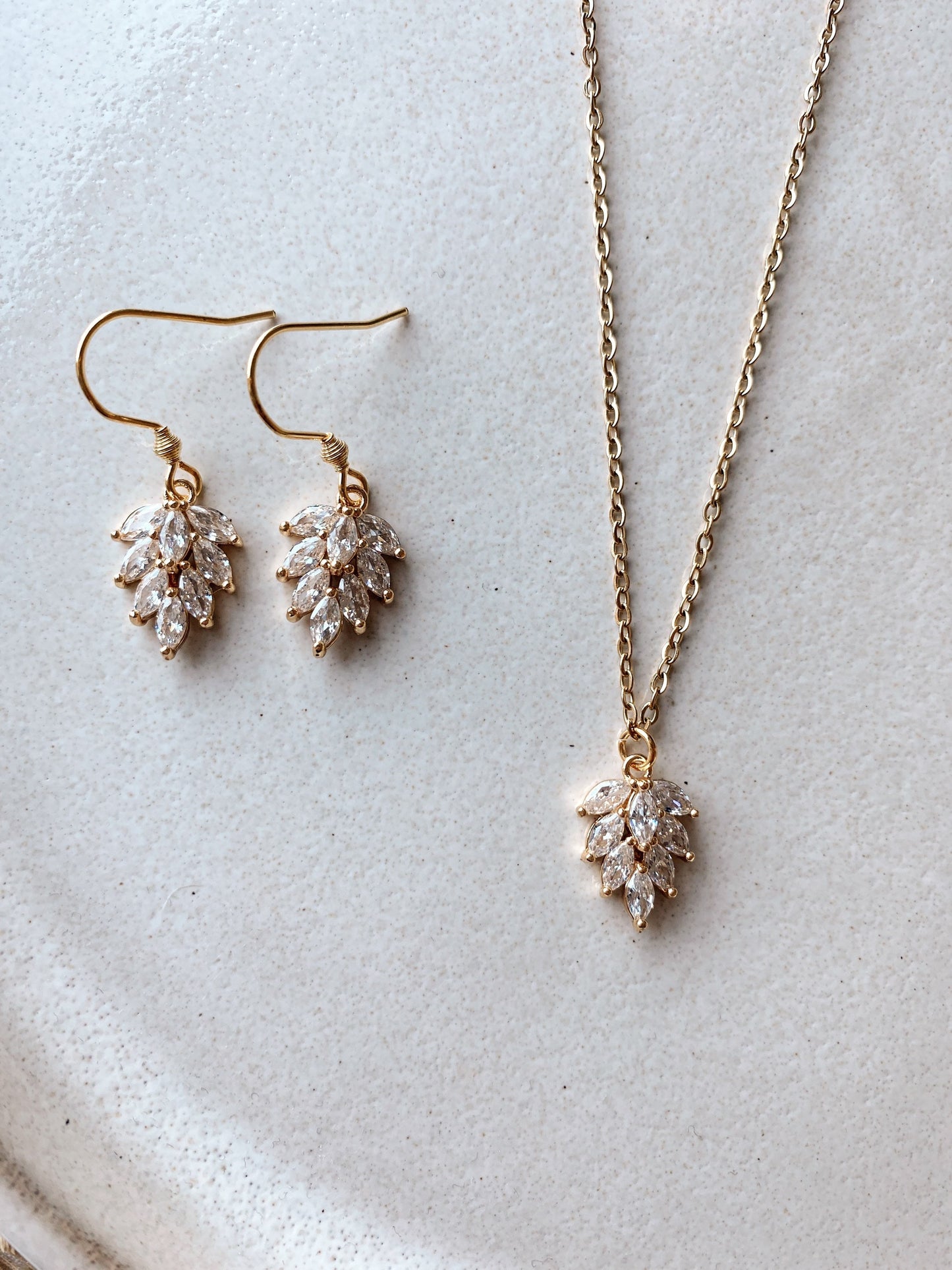 Filigranes Brautschmuckset in Gold – Floraler Schmuck mit Zirkonia für deinen besonderen Tag