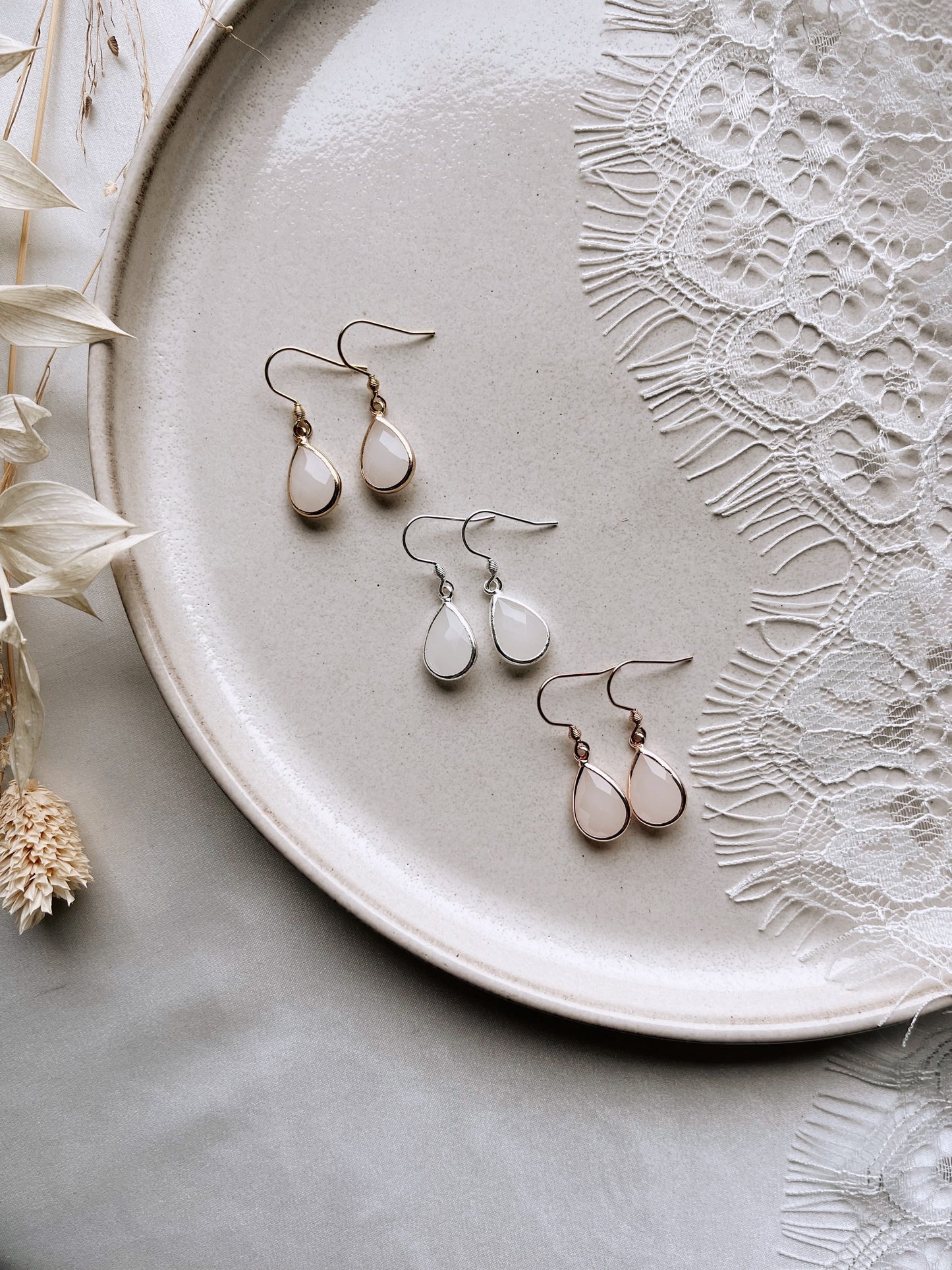 Feine Tropfenohrringe für die Braut – Zarter Brautschmuck in Gold, Silber oder Rosé