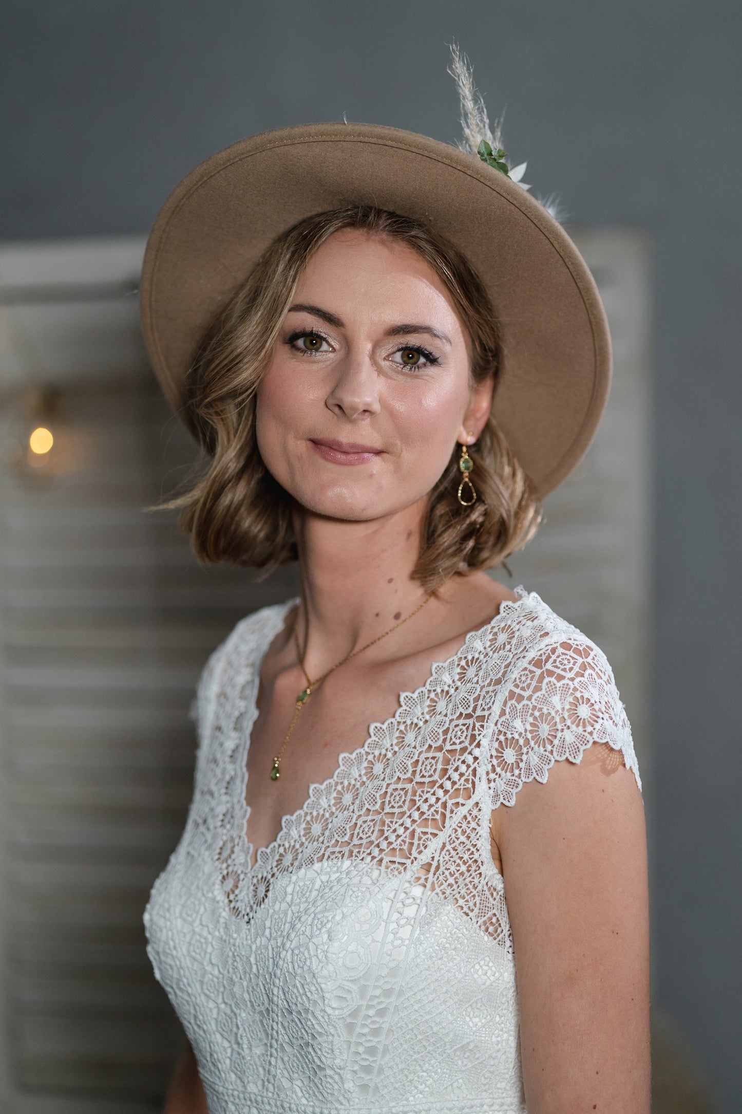 Handgemachte Y-Kette Gold mit grünem Glasanhänger – Brautschmuck zur Hochzeit | Geschenkidee Weihnachten & Geburtstag | Boho Kette Damen