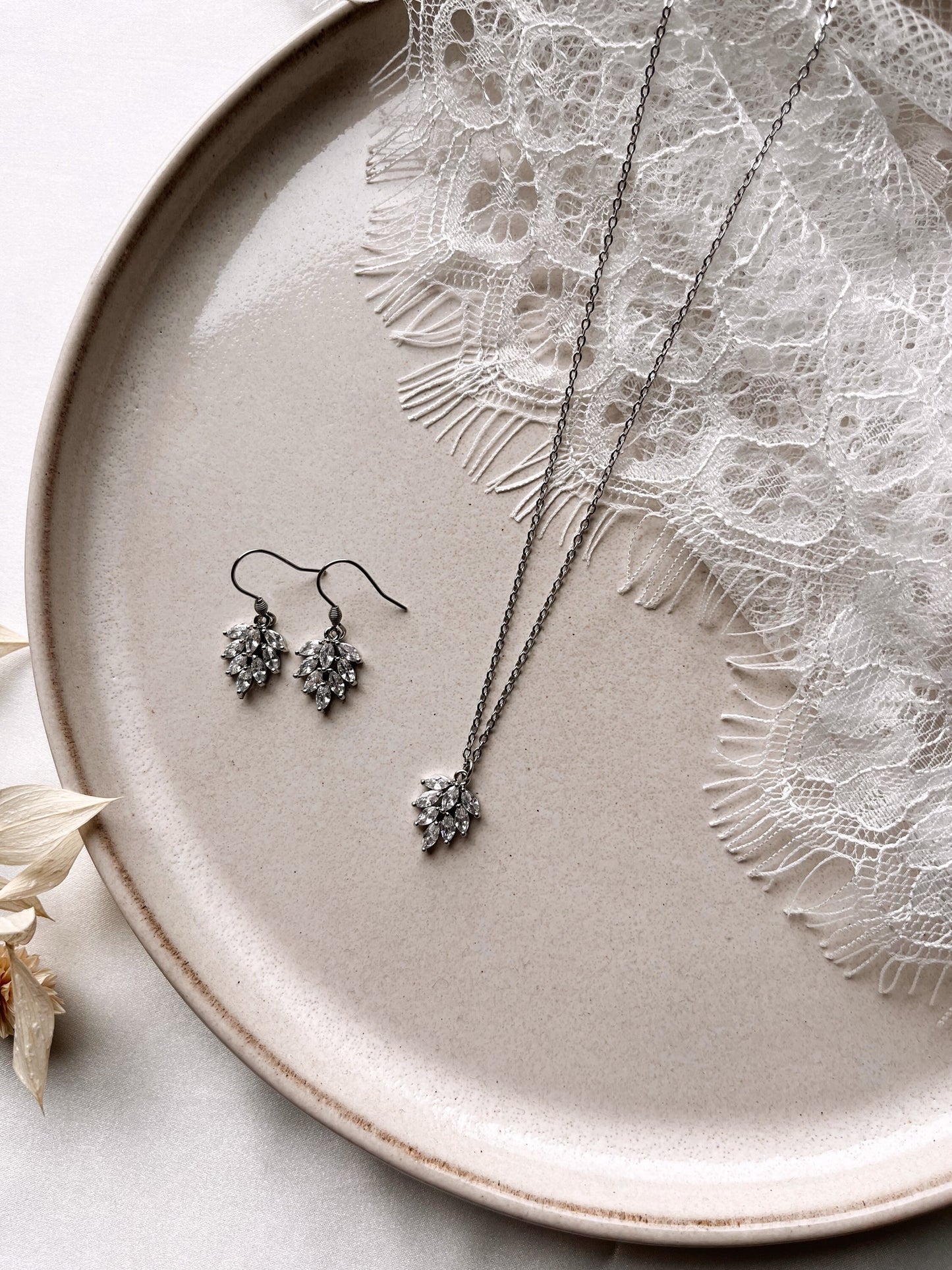 Filigranes Brautschmuckset in Silber – Floraler Schmuck mit Zirkonia für deinen Hochzeitslook