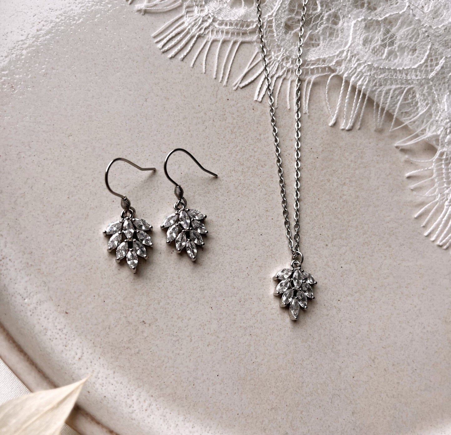 Filigranes Brautschmuckset in Silber – Floraler Schmuck mit Zirkonia für deinen Hochzeitslook