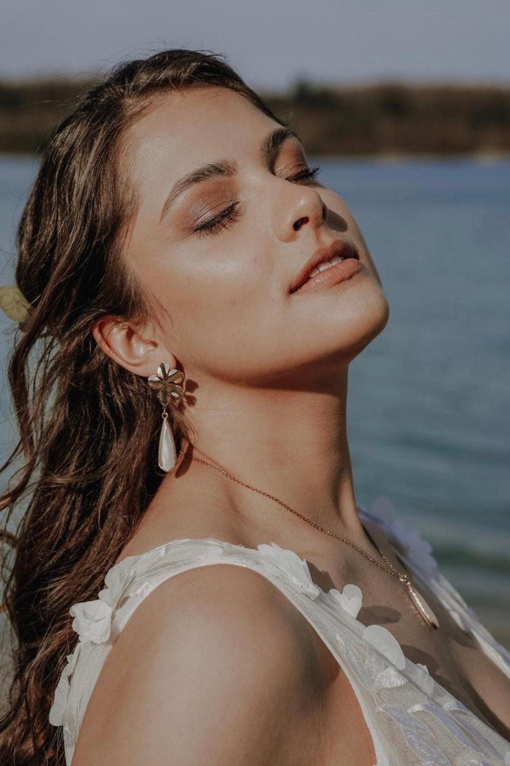 Handgemachte Blumen Brautohrringe mit Tropfenanhänger – Statement Ohrringe zur Hochzeit | Brautschmuck mit 925 Silber | Geschenkidee Geburtstag