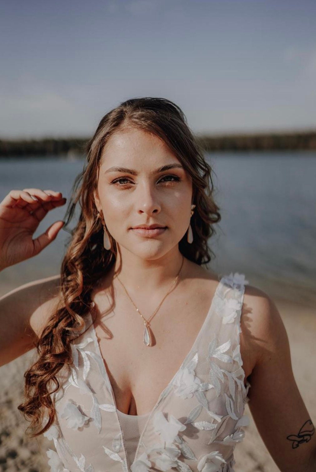 Handgemachte Blumen Brautohrringe mit Tropfenanhänger – Statement Ohrringe zur Hochzeit | Brautschmuck mit 925 Silber | Geschenkidee Geburtstag