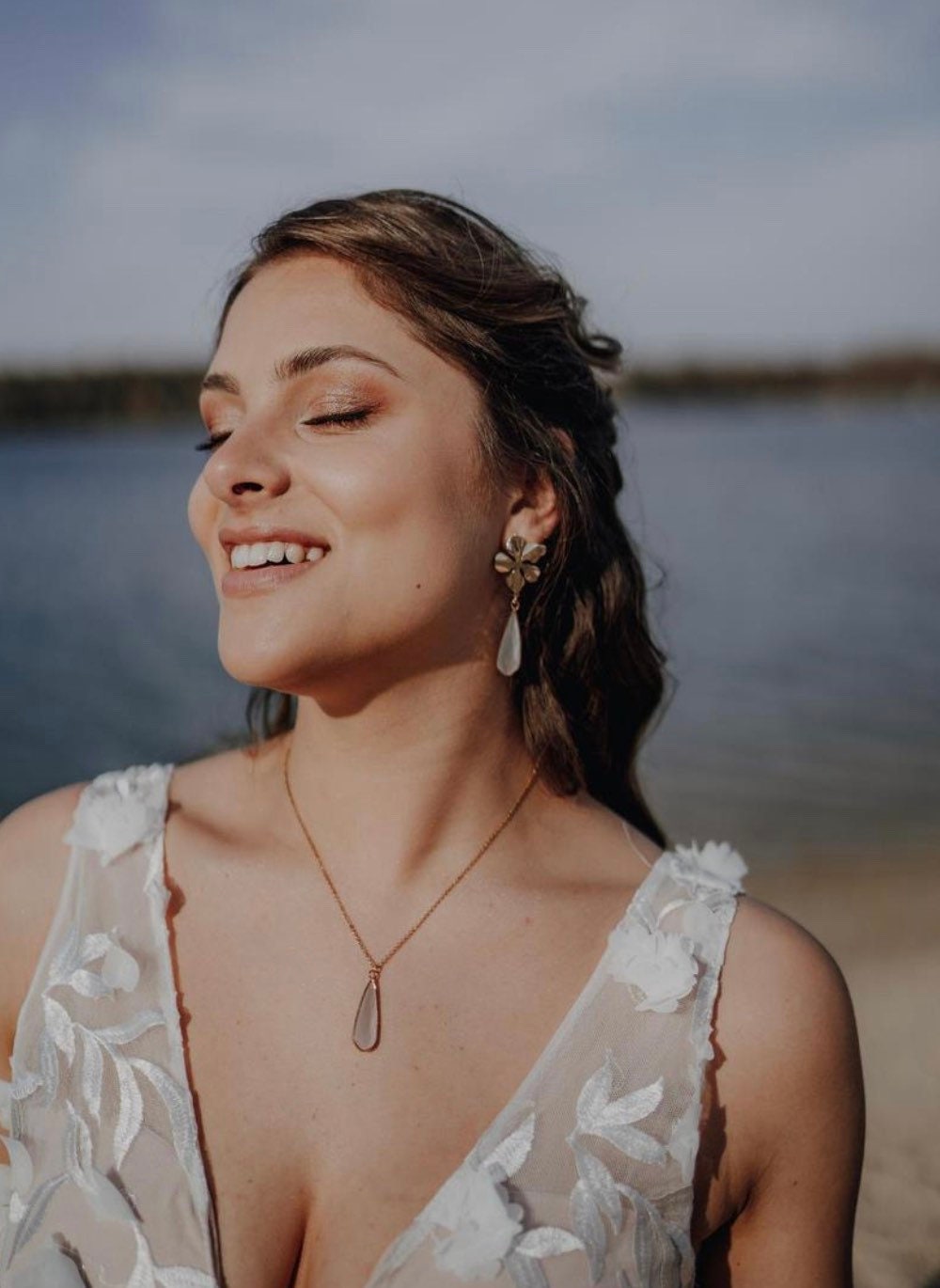 Handgemachte Blumen Brautohrringe mit Tropfenanhänger – Statement Ohrringe zur Hochzeit | Brautschmuck mit 925 Silber | Geschenkidee Geburtstag