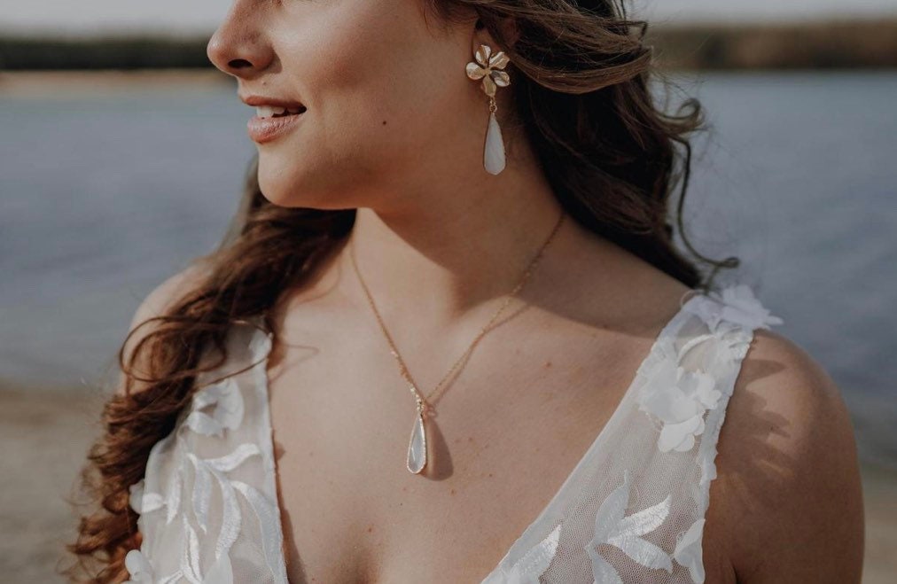Handgemachte Blumen Brautohrringe mit Tropfenanhänger – Statement Ohrringe zur Hochzeit | Brautschmuck mit 925 Silber | Geschenkidee Geburtstag