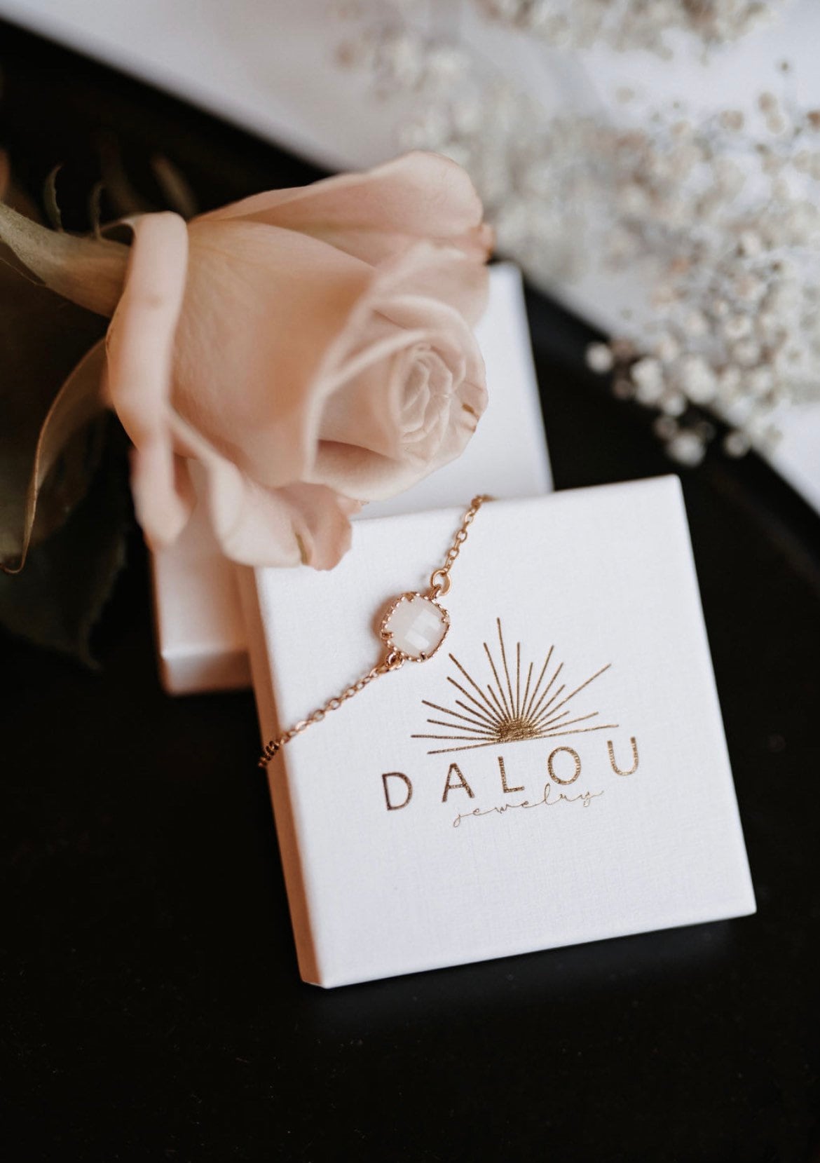 Filigranes Brautschmuckset in Roségold – Zarter Schmuck mit geschliffenem Glas in Cremeweiß