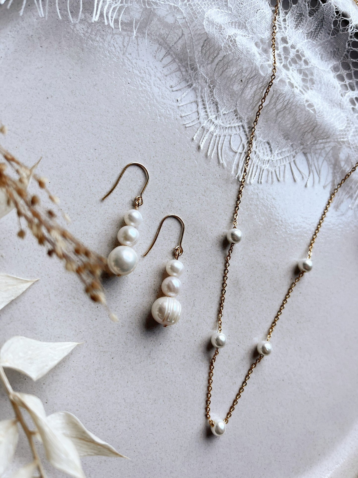Vergoldetes Schmuckset mit Süßwasserperlen – Halskette & Ohrringe | Handgefertigt aus Edelstahl