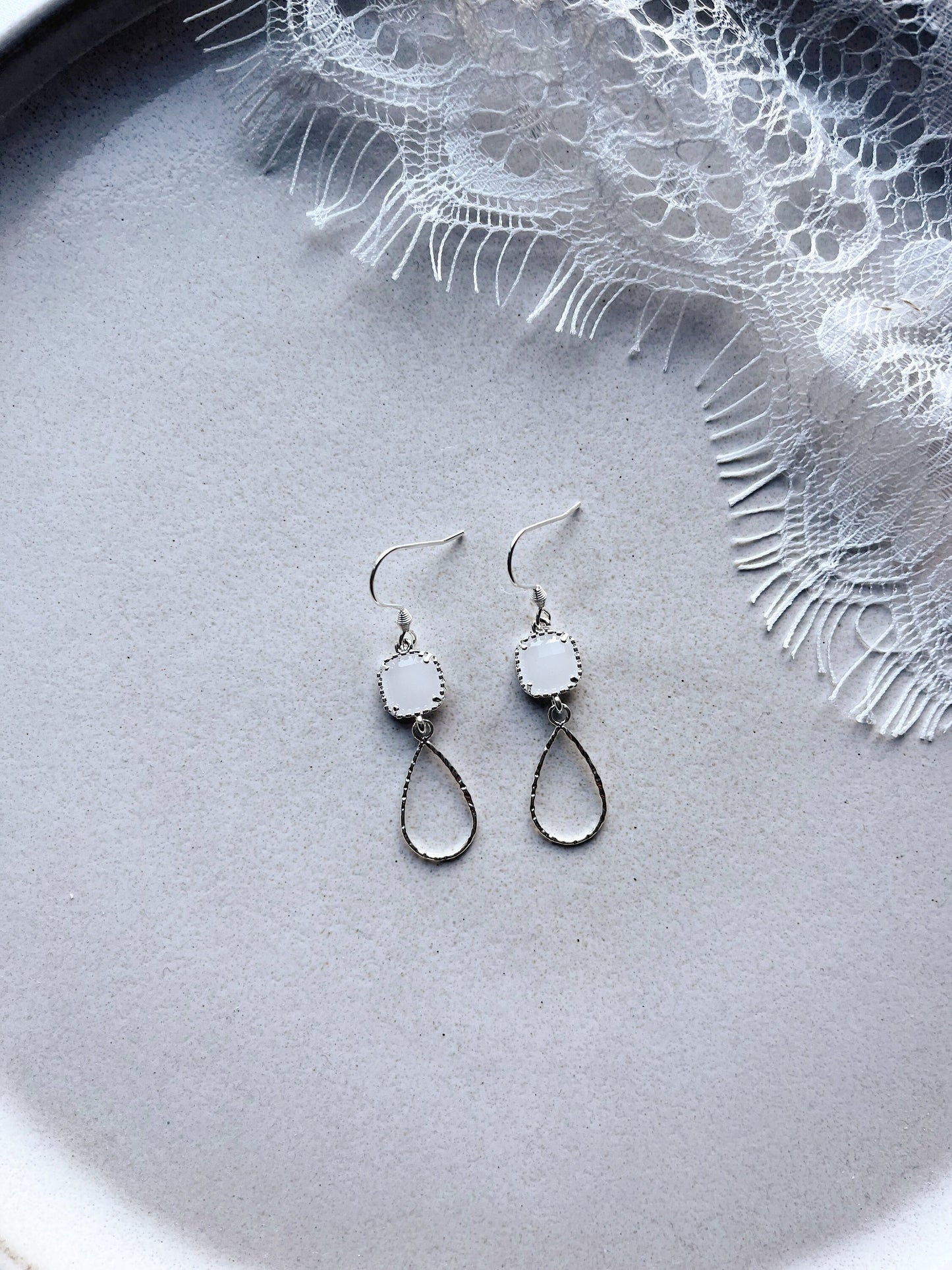 Filigranes Brautschmuck-Set in Silber – Edelstahl & geschliffenes Glas in Rauchweiß
