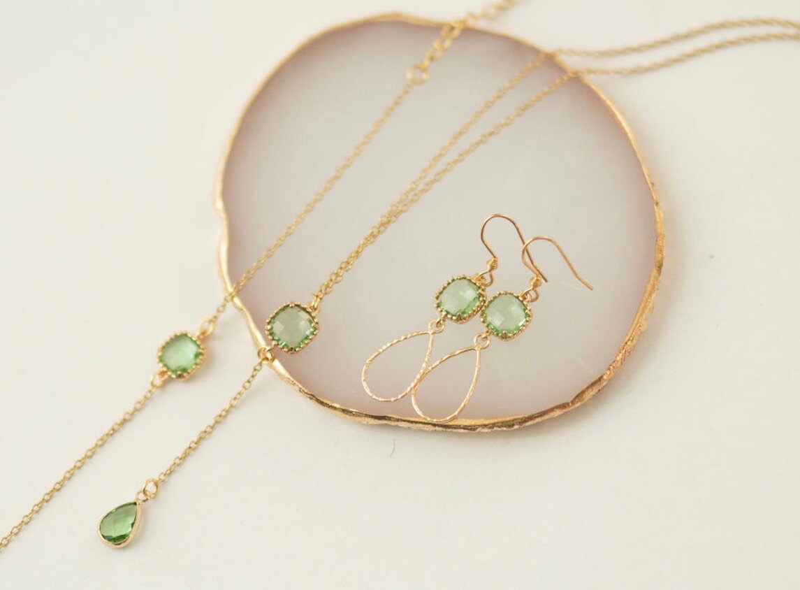 Brautschmuckset Gold mit grünen Glassteinen – Kette, Ohrringe & Armband aus Edelstahl | Hochzeitsschmuck & alltagstauglich