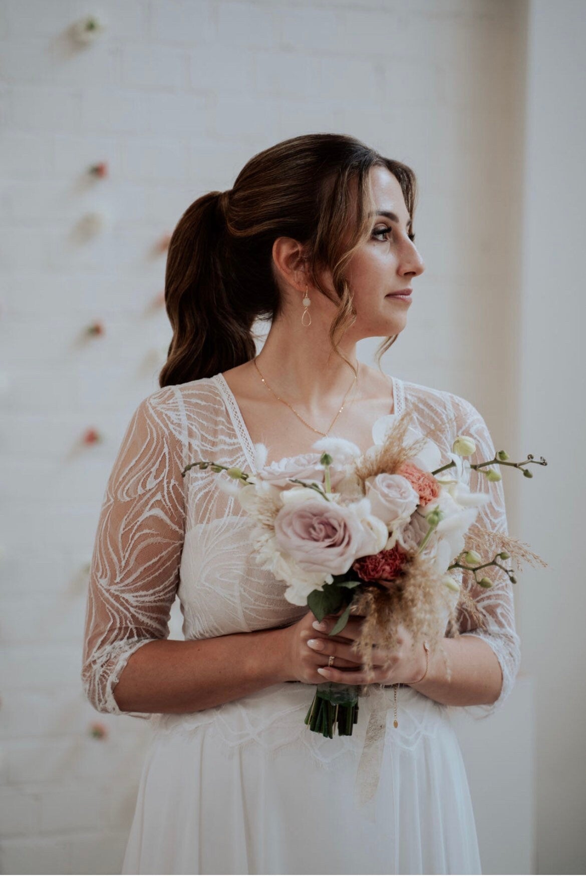 Elegante Braut Ohrringe mit beigem Glasstein – Goldene Tropfenohrringe aus Edelstahl | Hochzeitsschmuck