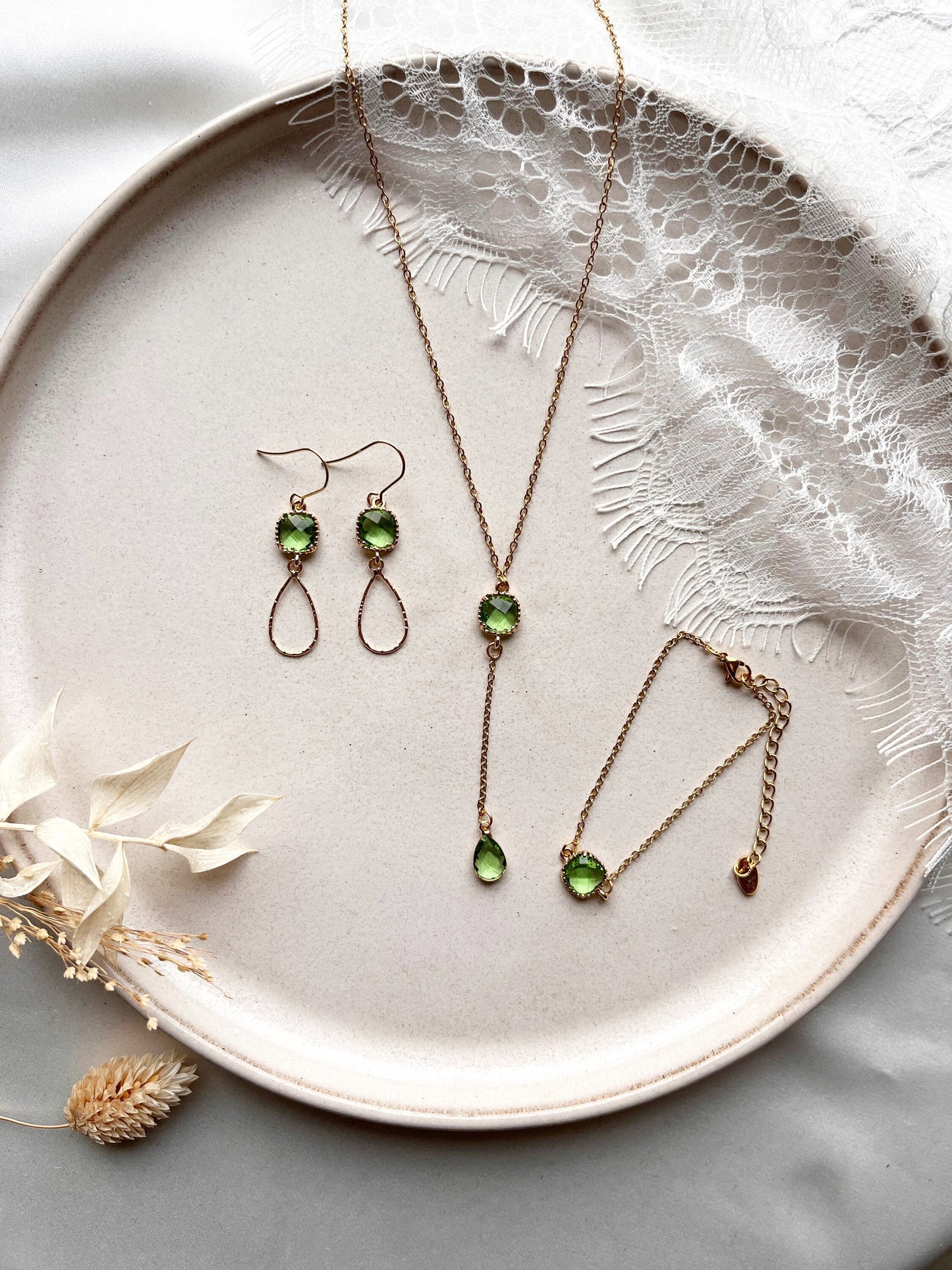 Brautschmuckset Gold mit grünen Glassteinen – Kette, Ohrringe & Armband aus Edelstahl | Hochzeitsschmuck & alltagstauglich