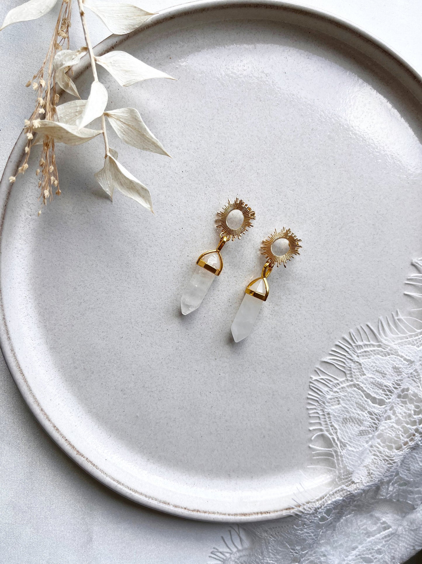 Boho Braut Ohrringe Sonne mit Kristallanhänger – vergoldete Stecker | Brautschmuck Hochzeit & Geschenkidee