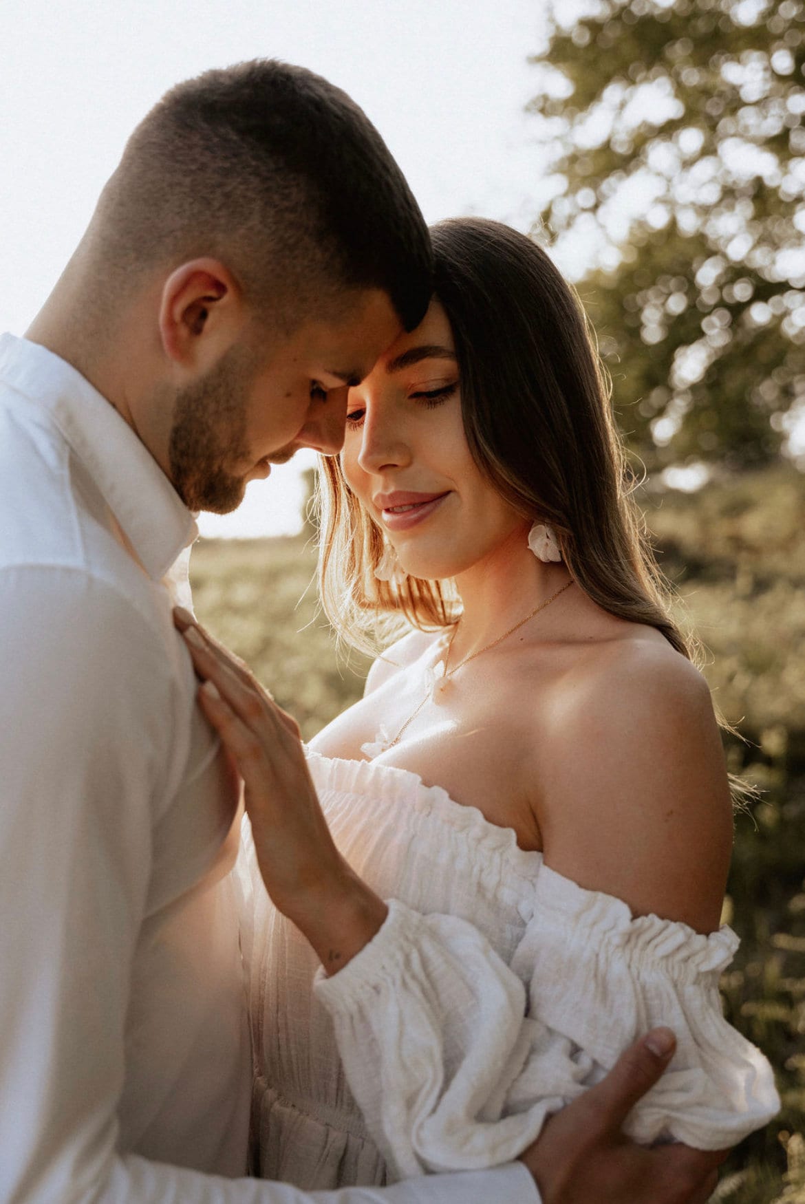 Brautkette mit Seidenblüten Y Lariat – Handgefertigte goldene Kette in Y-Form | Edelstahl Schmuck für die moderne Braut