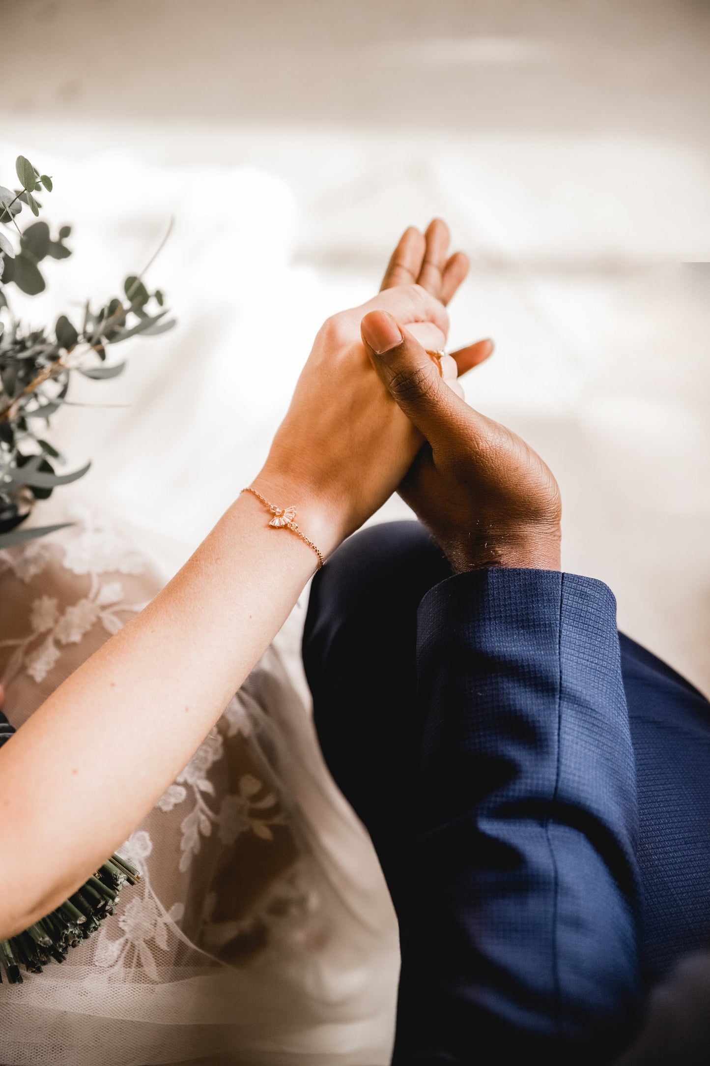 Zartes Brautarmband mit Zirkonia-Verbinder – Hochzeitsschmuck aus Edelstahl in Roségold | Verstellbares Armband