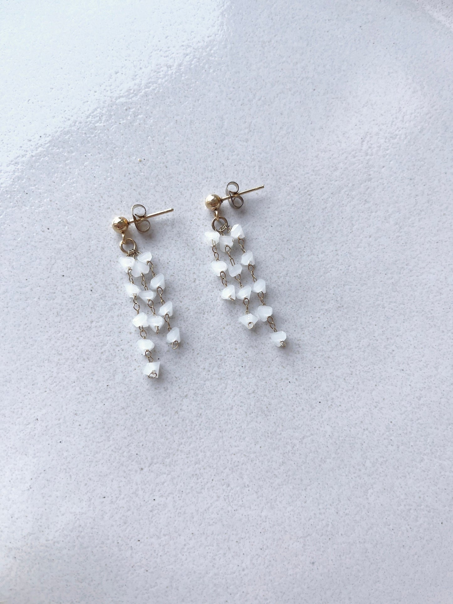 Braut Schmuckset Gold mit kleinen Glasperlen – Handgefertigtes Schmuckset aus Edelstahl | Filigraner Brautschmuck für verspielte Hochzeitslooks