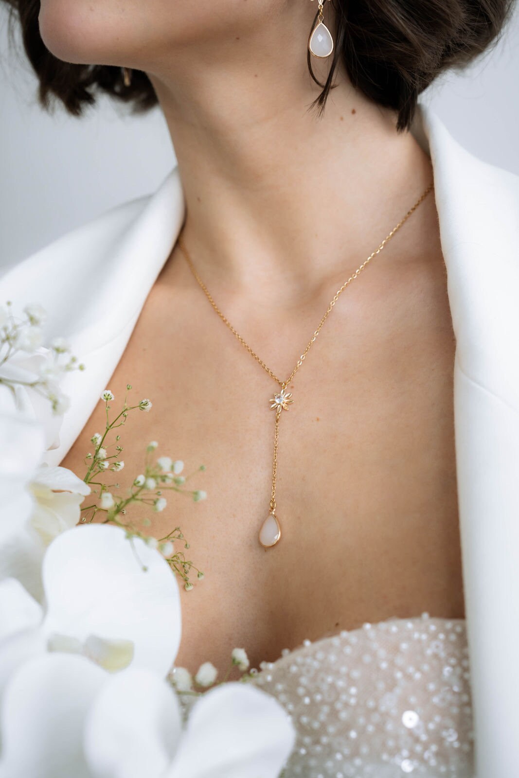 Goldenes Braut Schmuckset mit Blüten – Kette, Ohrringe & Armband | Floraler Hochzeitsschmuck | Geschenkidee zum Geburtstag