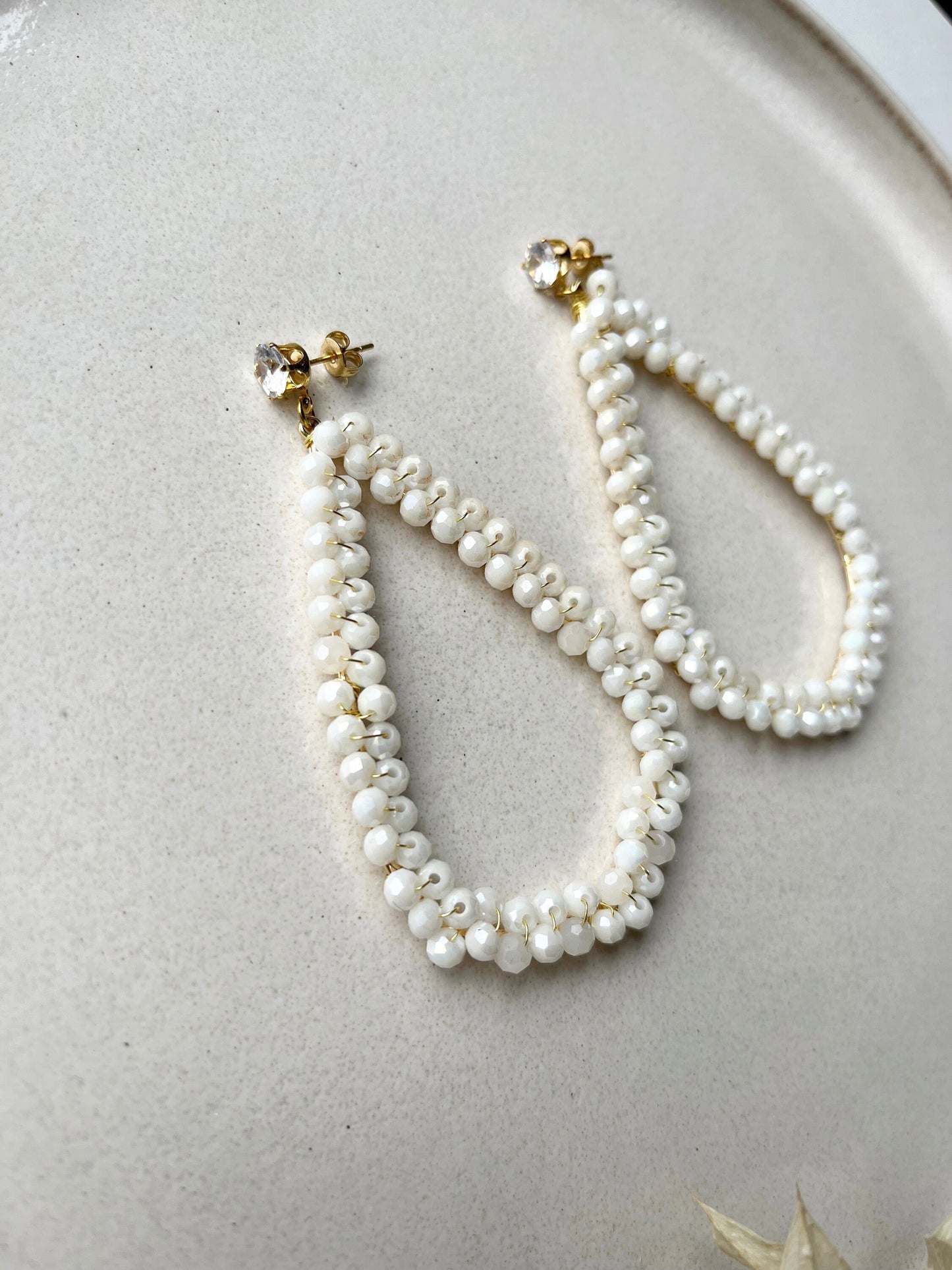 Statement Perlenohrringe für die Braut – XL Brautschmuck mit Glasperlen & Edelstahlstecker