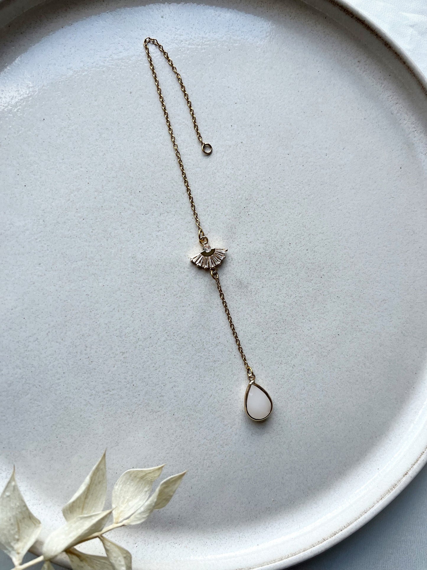 Rückenkette mit Zirkonia-Fächer & Tropfenanhänger – Rückenteil für Brautketten aus Edelstahl | Hochzeitsschmuck Gold