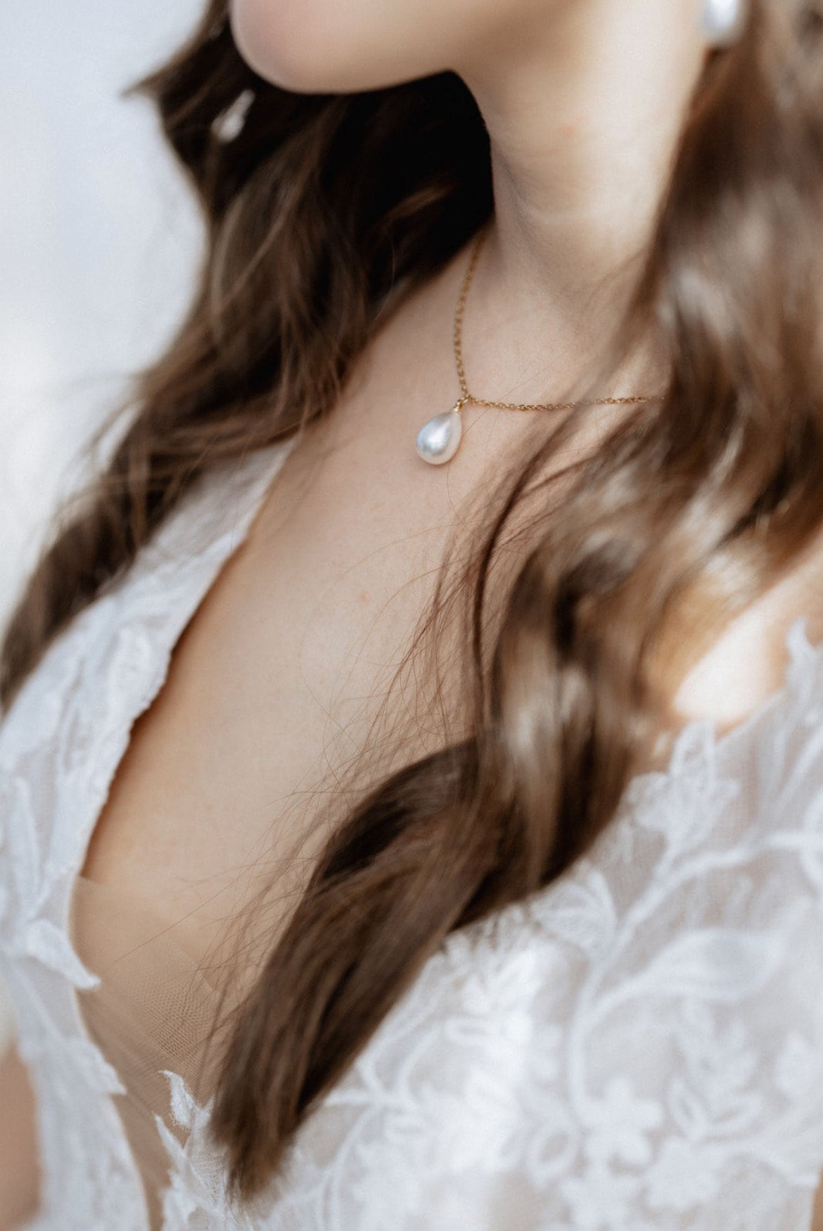 Florale Brautohrringe in Silber mit Perlenanhänger – Eleganter Brautschmuck für deinen besonderen Tag