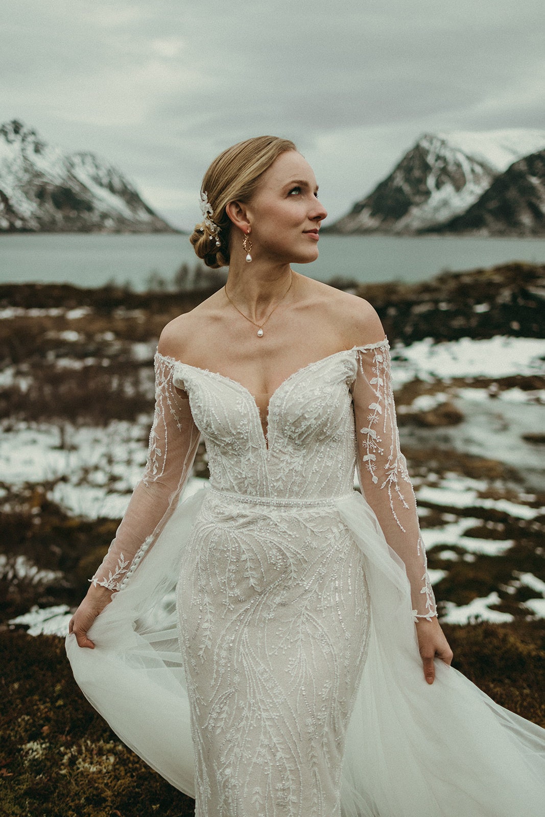 Florale Brautohrringe in Silber mit Perlenanhänger – Eleganter Brautschmuck für deinen besonderen Tag