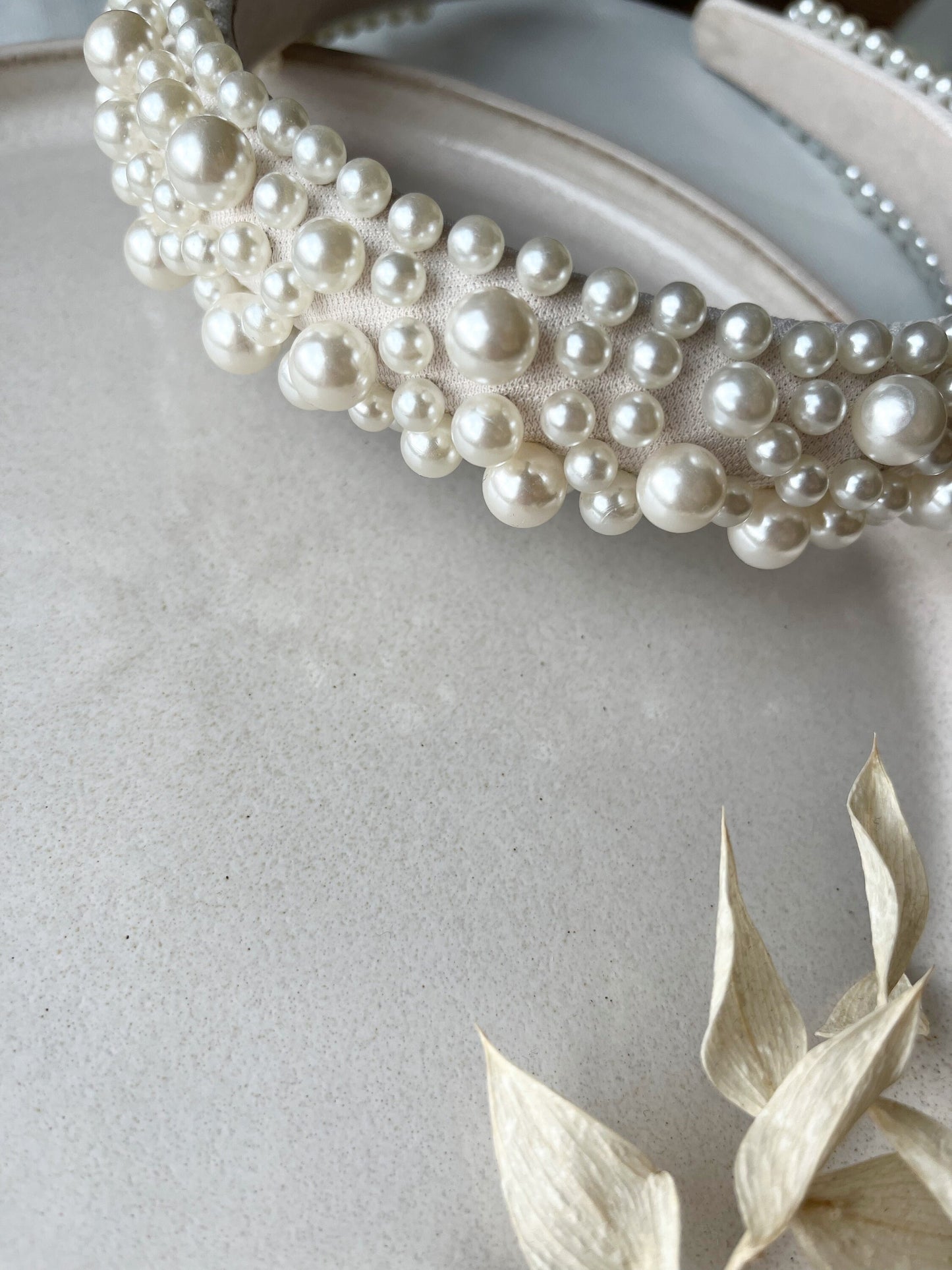 Perlenhaarreif für die Braut – Eleganter Brautschmuck für einen stilvollen Auftritt
