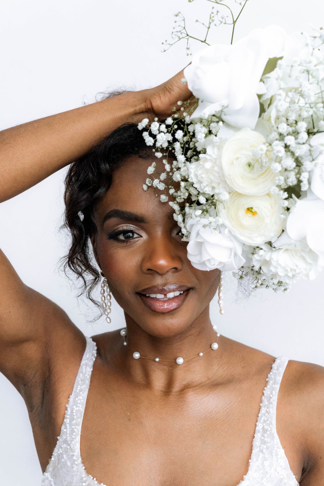 Zarter Perlenkette Choker für die Braut – Eleganter Brautschmuck in Gold mit passenden Rückenschmuck