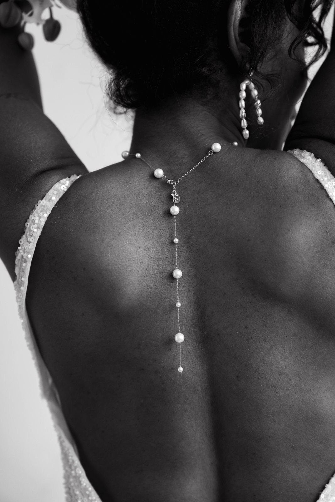 Perlen Rückenkette für die Braut – Eleganter Rückenanhänger in Gold für tiefe Rückenausschnitte