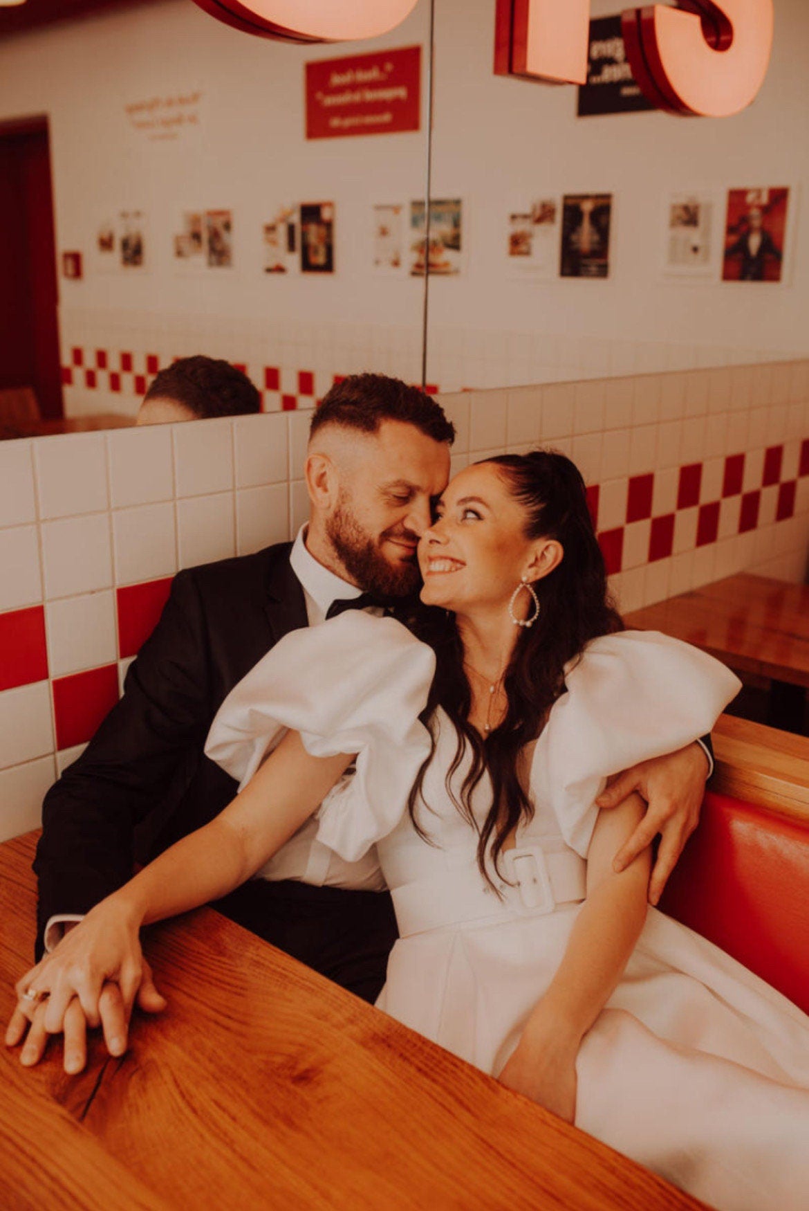 Statement Perlenohrringe für die Braut – Eleganter Tropfenschmuck mit vergoldetem Edelstahlstecker