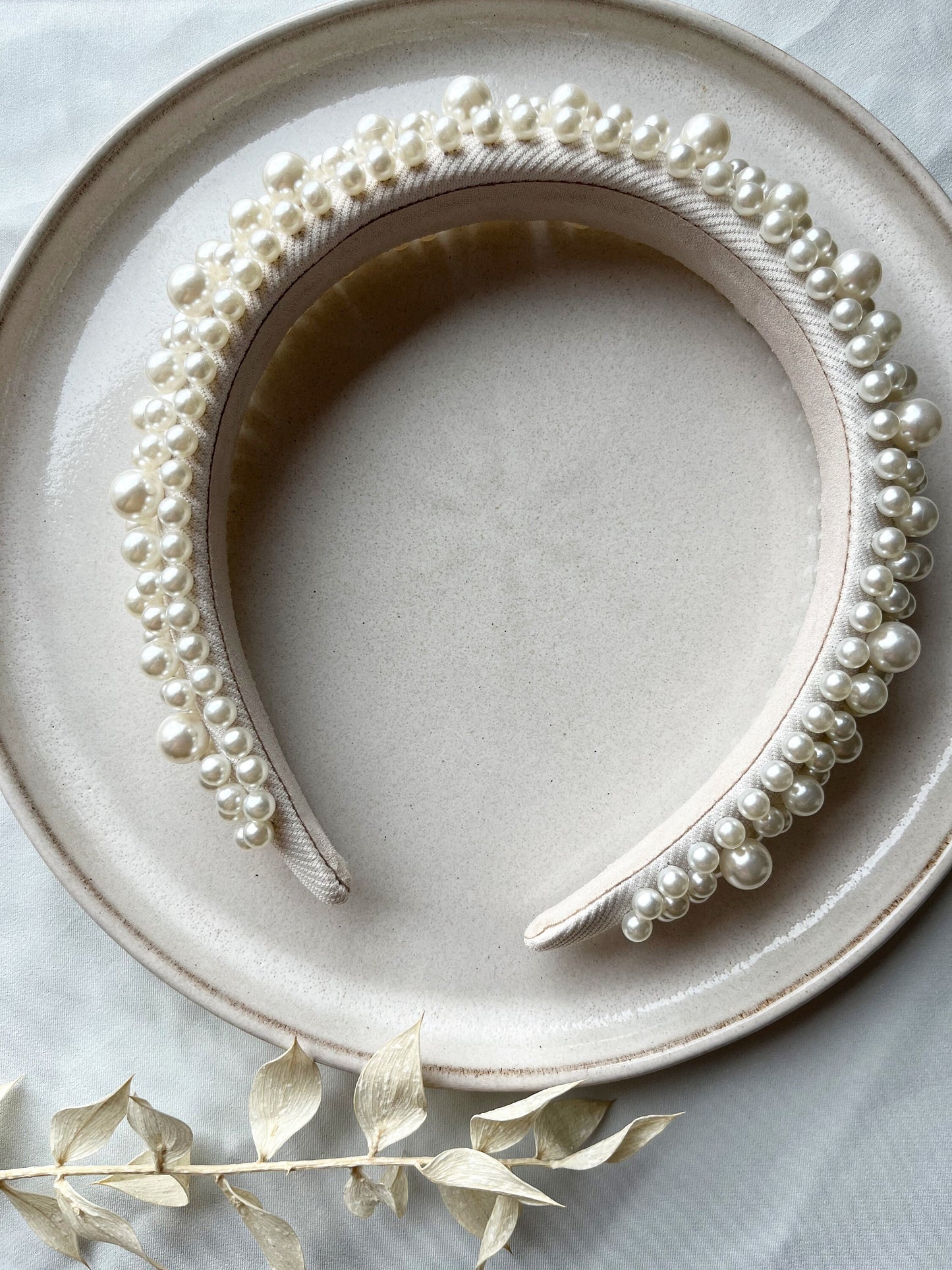 Perlenhaarreif für die Braut – Eleganter Brautschmuck für einen stilvollen Auftritt