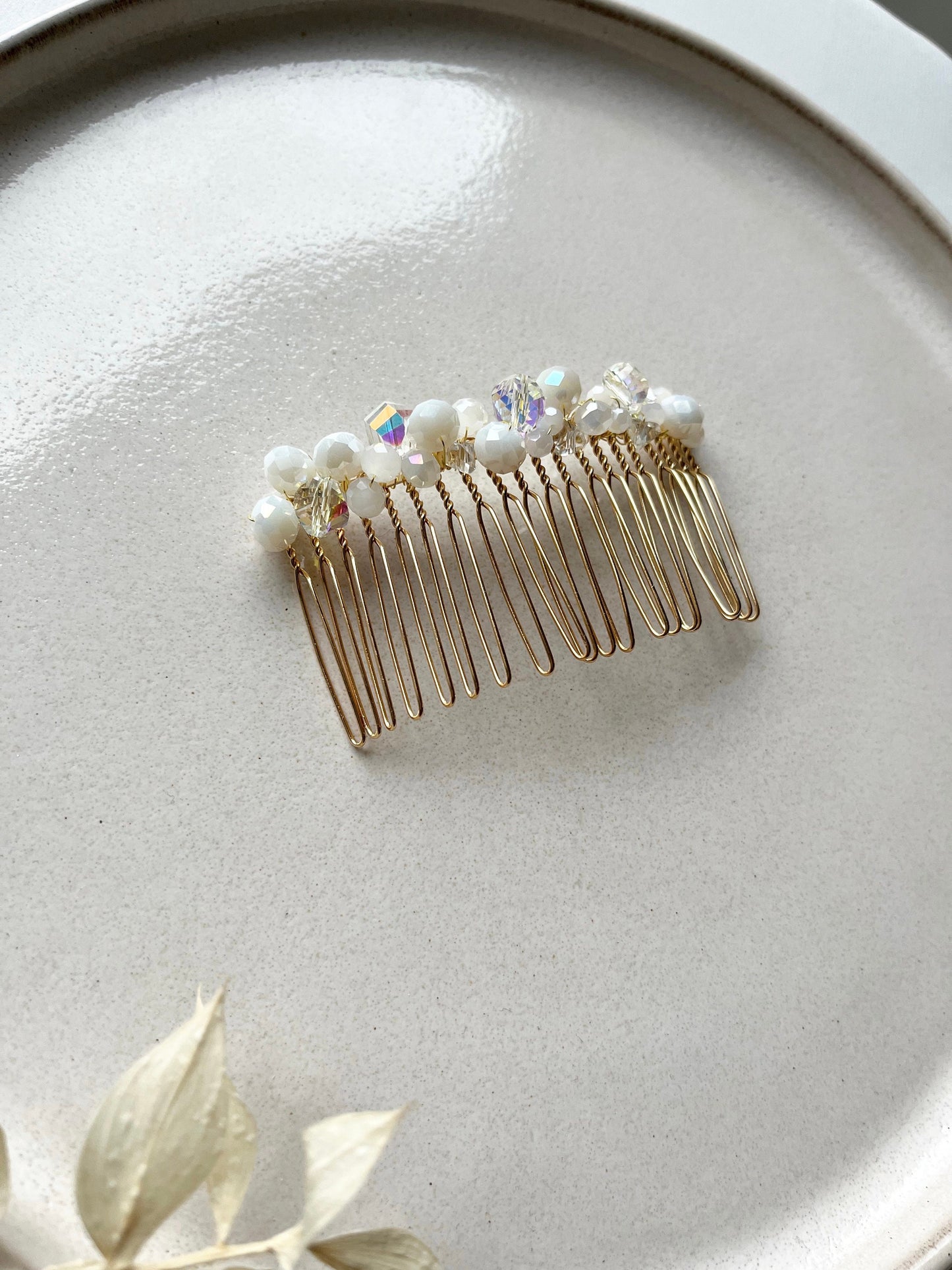 Perlenhaarkamm für die Braut – Zarter Brautschmuck mit Glas- & Kristallperlen in Gold oder Silber