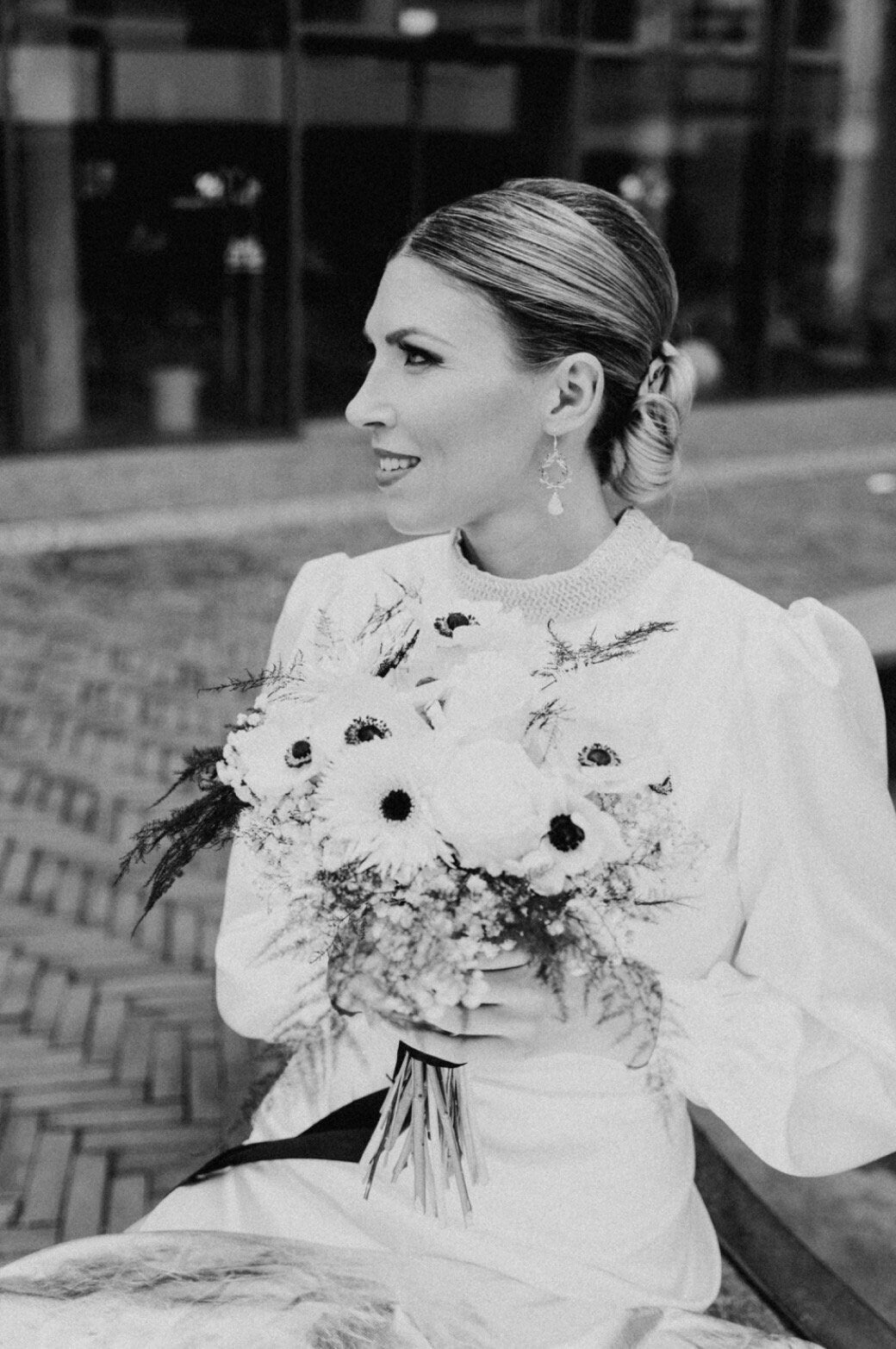 Florale Brautohrringe mit Tropfenanhänger – Zarter Brautschmuck in Sterling-versilbertem Edelstahl