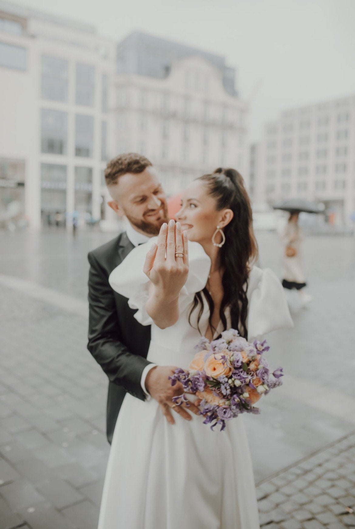 Statement Perlenohrringe für die Braut – Eleganter Tropfenschmuck mit vergoldetem Edelstahlstecker
