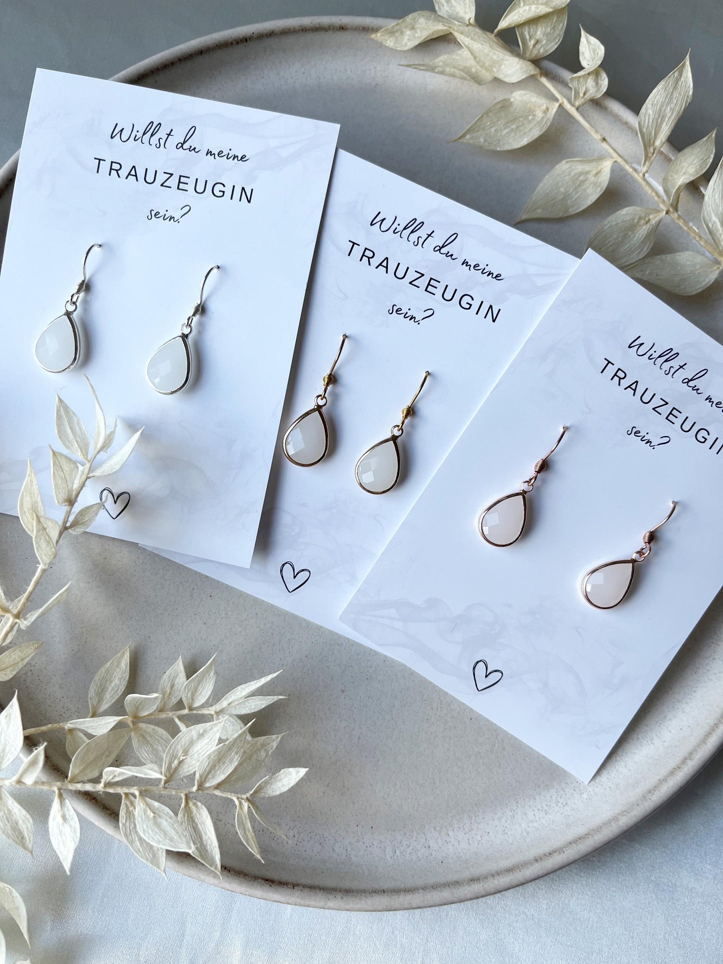 Geschenkkarte "Willst du meine Trauzeugin sein?" – Schmuckgeschenk mit filigranen Tropfenohrringen in Gold, Silber oder Roségold