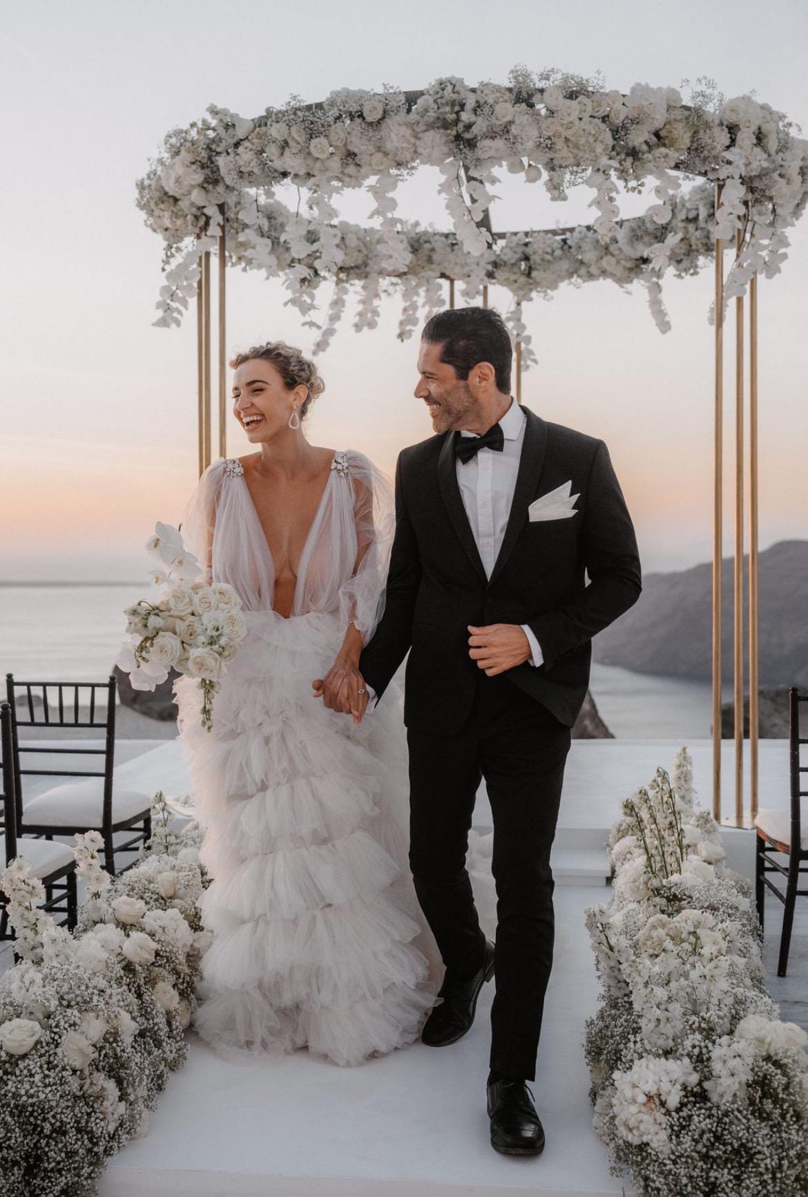 Elegante Tropfen-Ohrringe mit weißen Glasperlen – Brautschmuck in Gold oder Silber | Hochzeit, Geschenk & besondere Anlässe