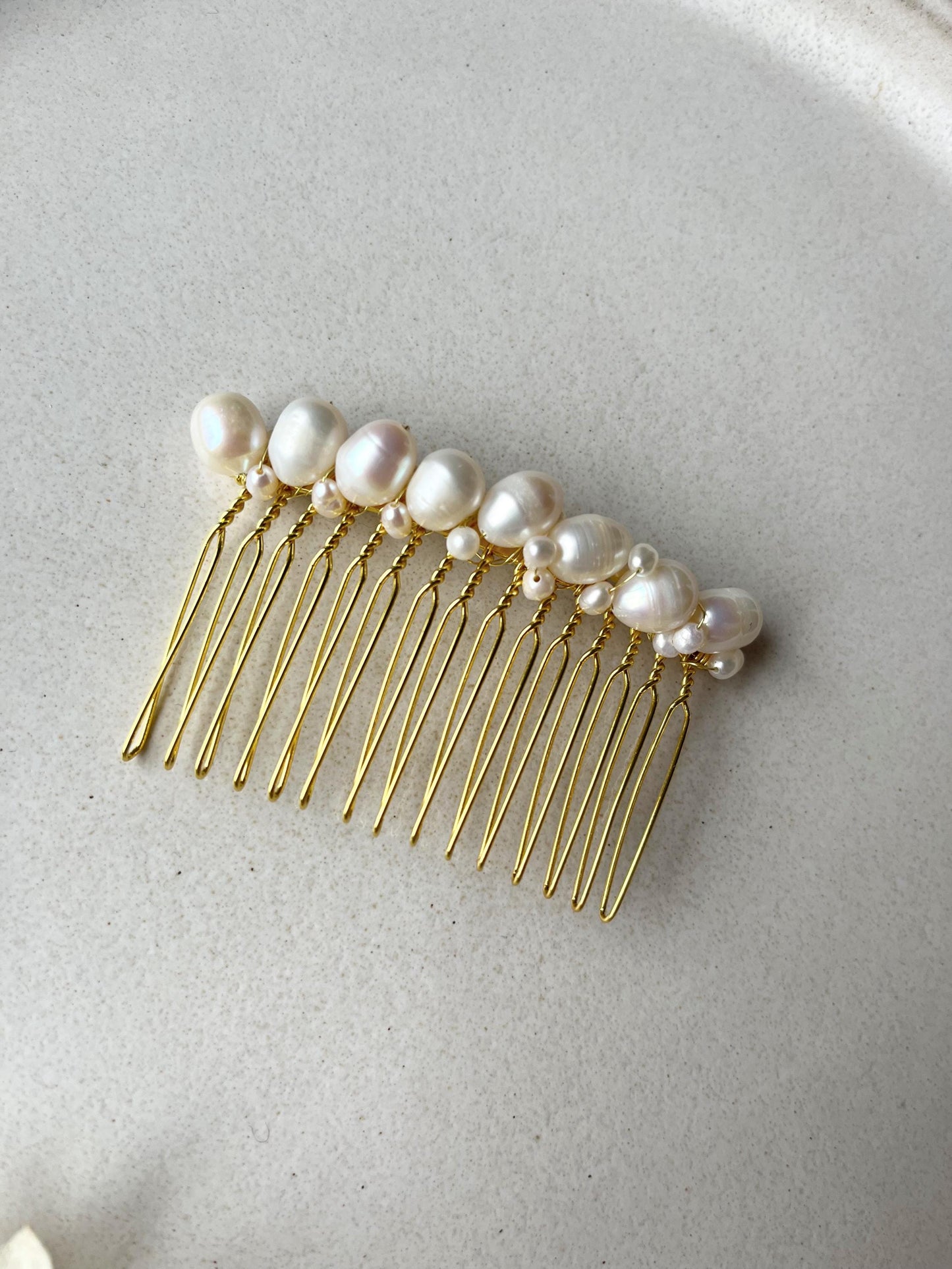 Brauthaarkamm mit echten Süßwasserperlen – Eleganter Haarschmuck in Gold, Silber oder Rosé