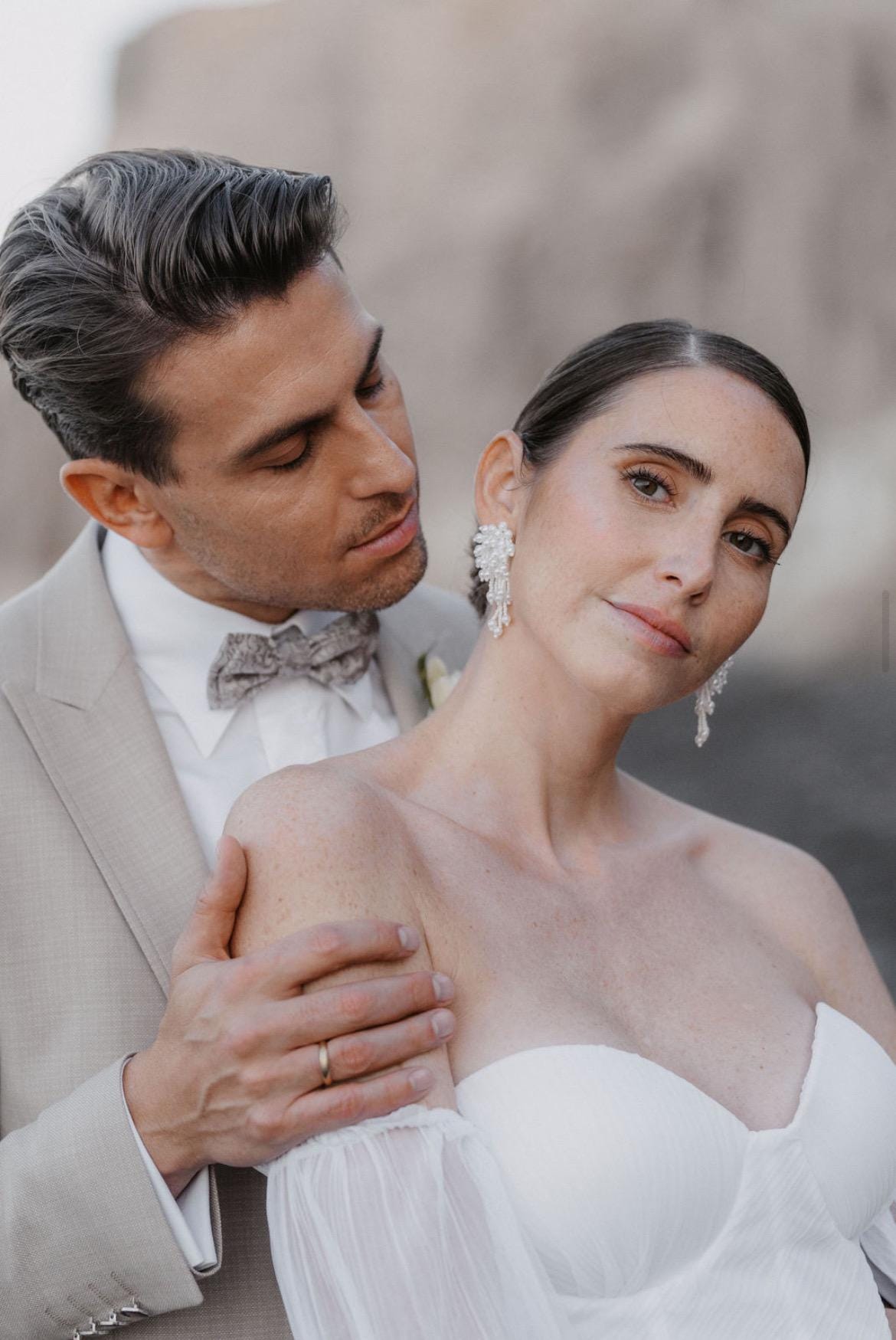 Statement Perlenohrringe für die Braut – Opulenter Brautschmuck mit Edelstahlstecker & Perlensträngen