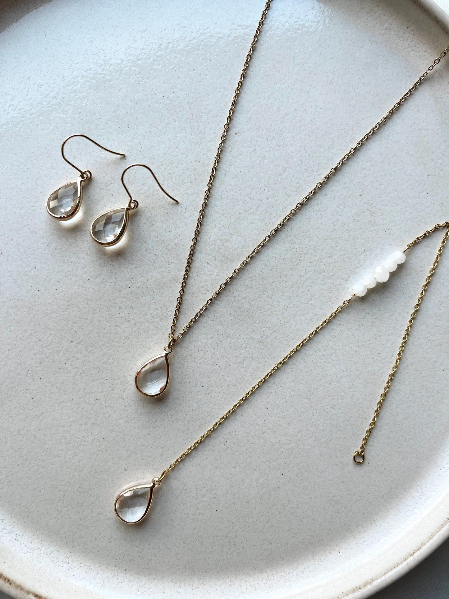 Schlichte Tropfen-Halskette für die Braut – Feiner Brautschmuck in Gold oder Silber