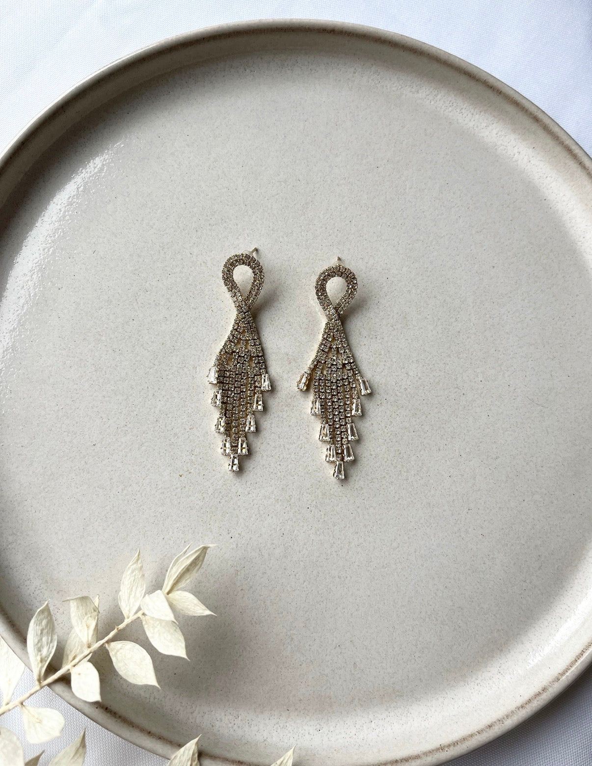 Glitzernde Ohrstecker vergoldet – elegante Statement Ohrringe für Braut & Events