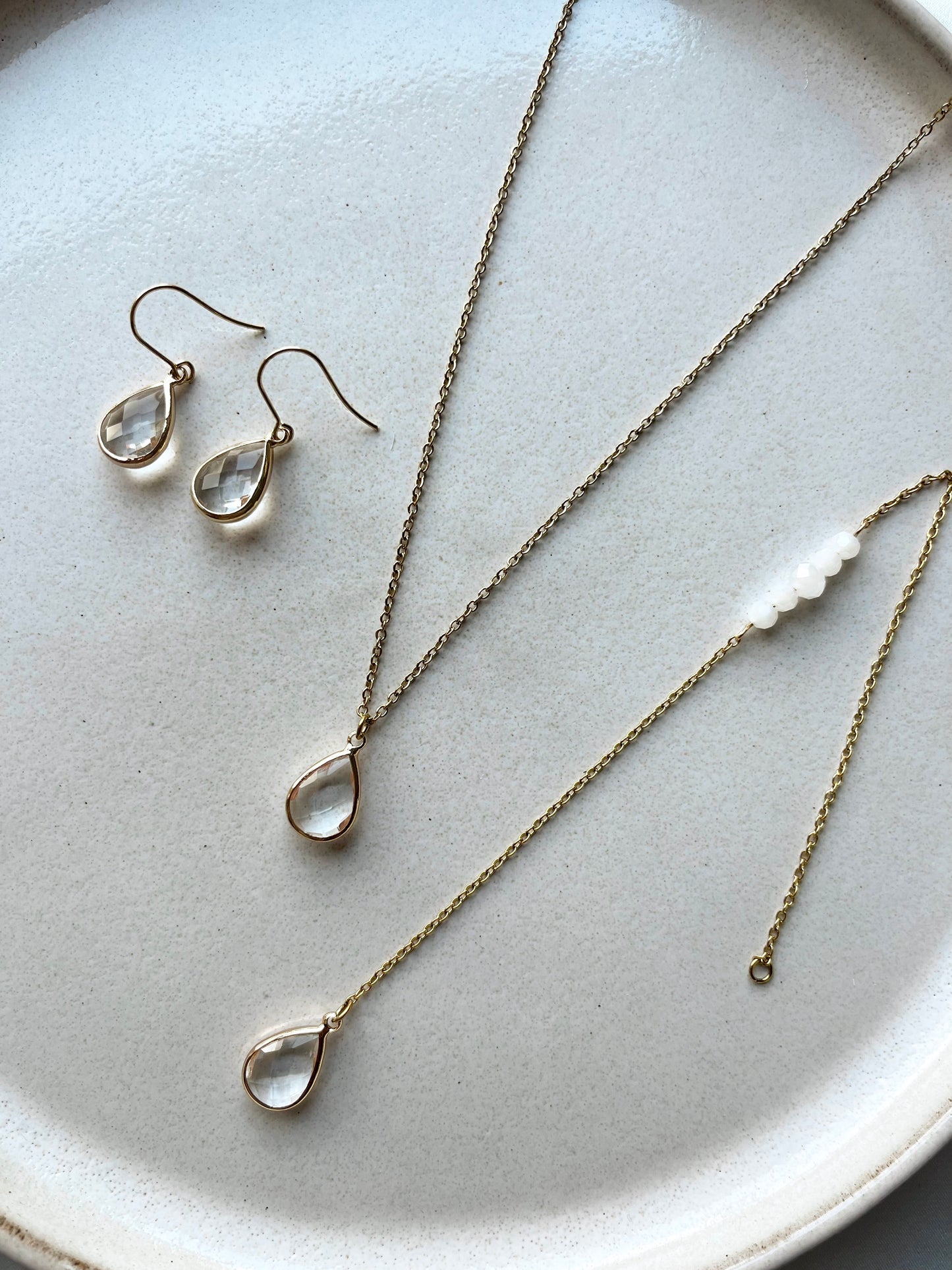 Filigranes Schmuckset mit Kristalltropfen – Ohrringe & Kette inklusive Rückenkette | Gold oder Silber