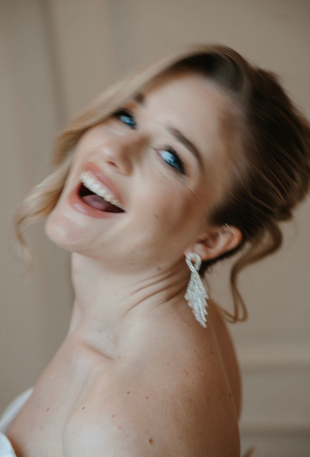 Glitzernde Ohrstecker vergoldet – elegante Statement Ohrringe für Braut & Events