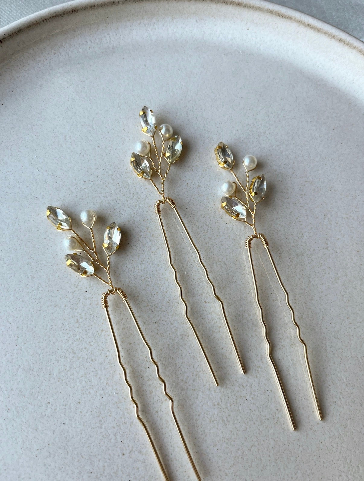 Elegantes Haarschmuck Set – vergoldete Haarnadeln mit Kristallen & Perlen (3 Stück)