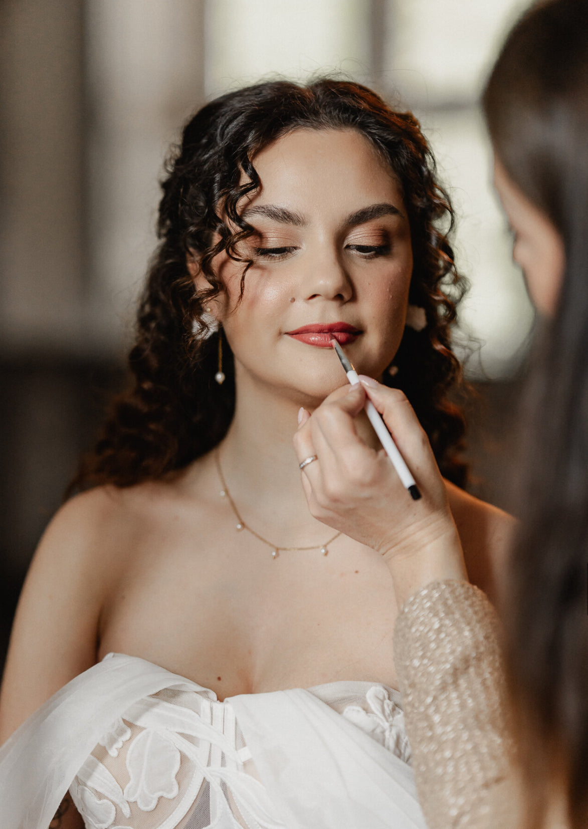 Wandelbare Brautohrringe mit Blüte & Süßwasserperle – Goldfarbene Edelstahlstecker | 2-in-1 Design für Hochzeit & besondere Anlässe
