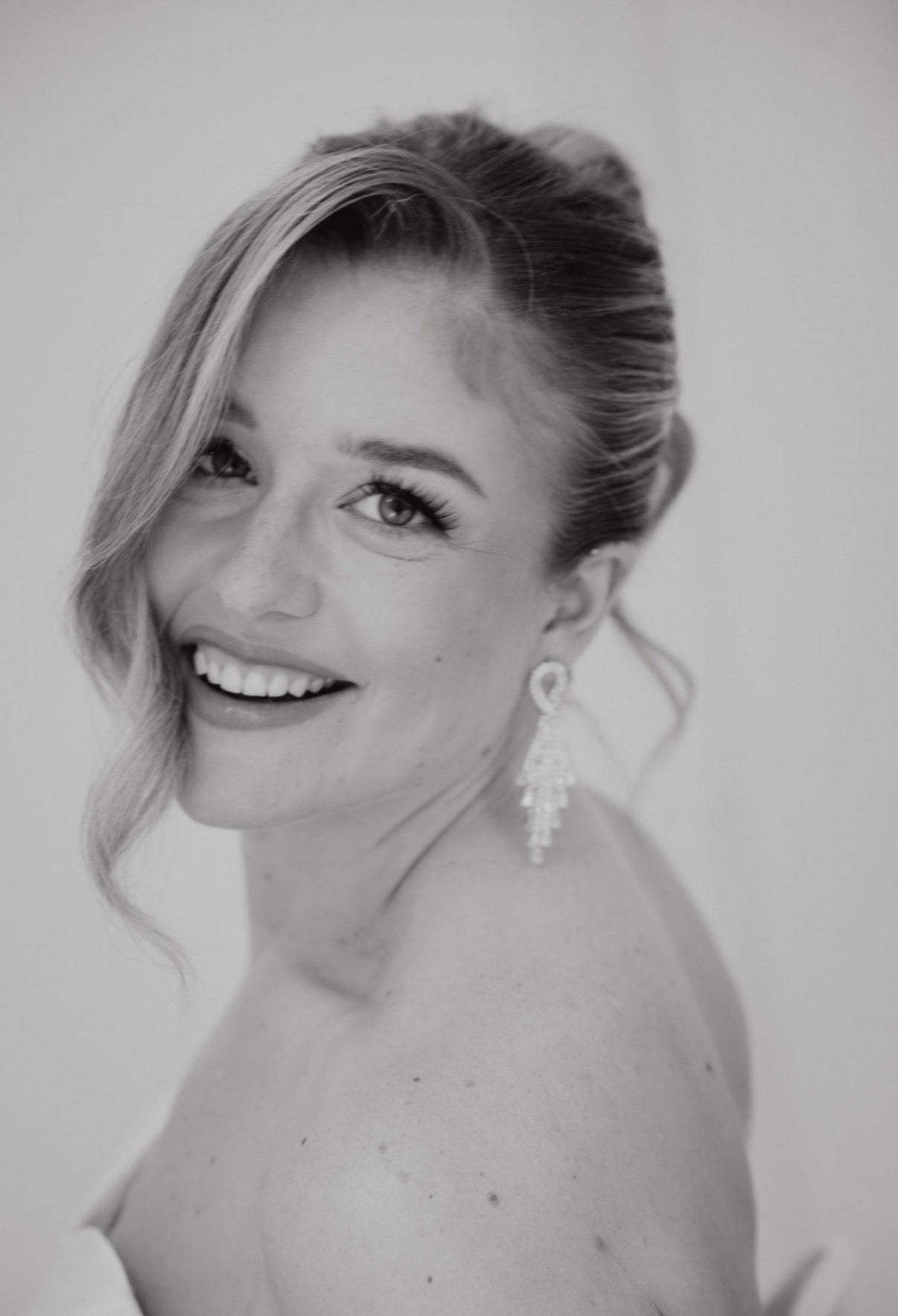 Glitzernde Ohrstecker vergoldet – elegante Statement Ohrringe für Braut & Events