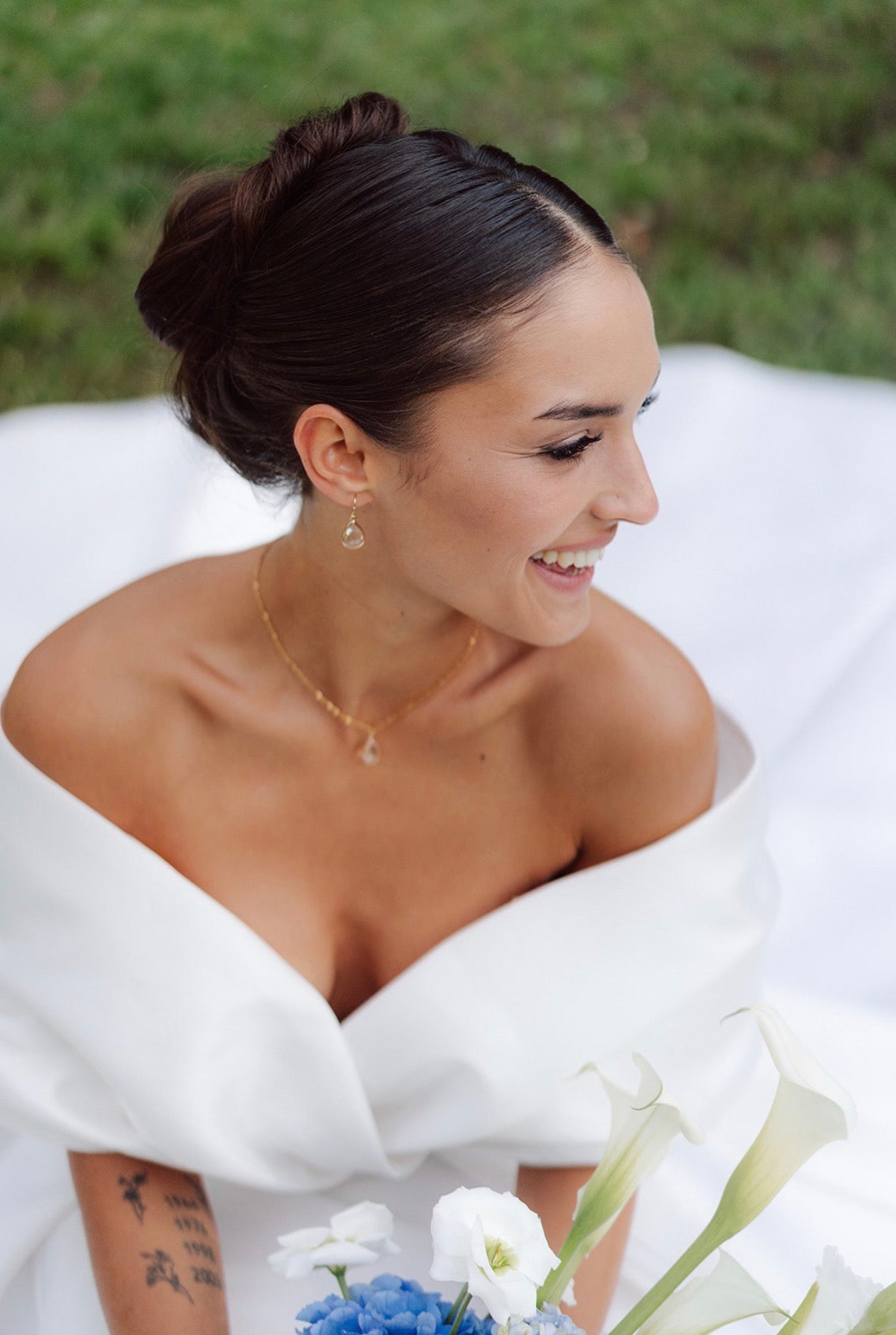 Filigranes Schmuckset mit Kristalltropfen – Ohrringe & Kette inklusive Rückenkette | Gold oder Silber