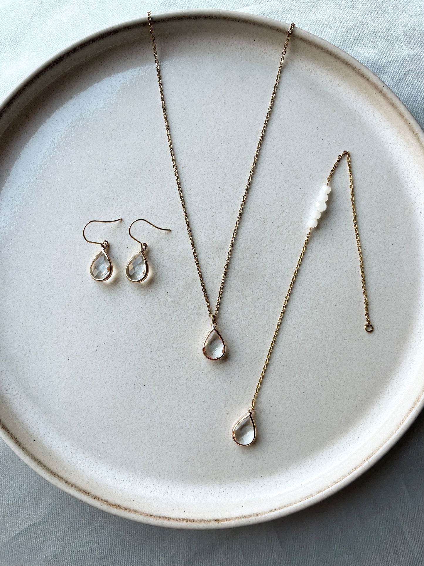 Filigranes Schmuckset mit Kristalltropfen – Ohrringe & Kette inklusive Rückenkette | Gold oder Silber