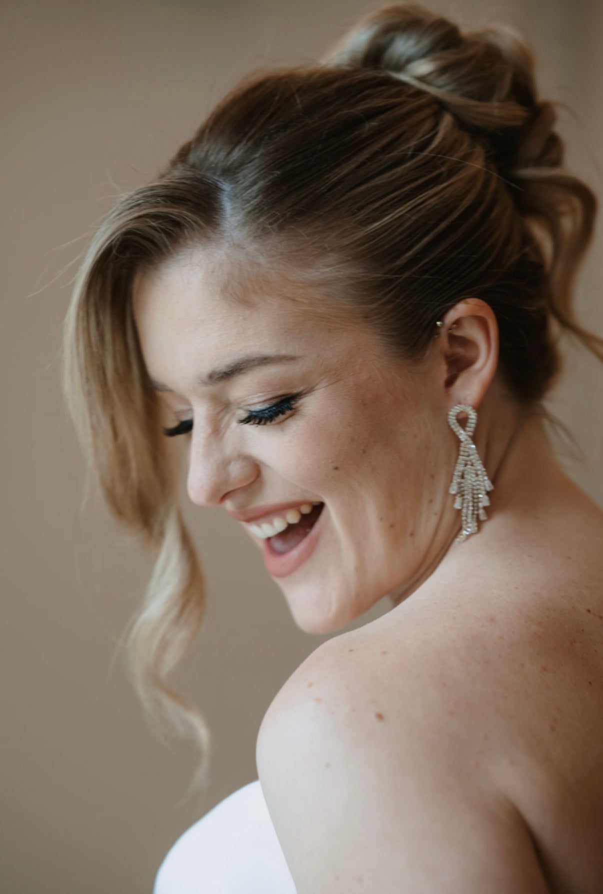 Glitzernde Ohrstecker vergoldet – elegante Statement Ohrringe für Braut & Events