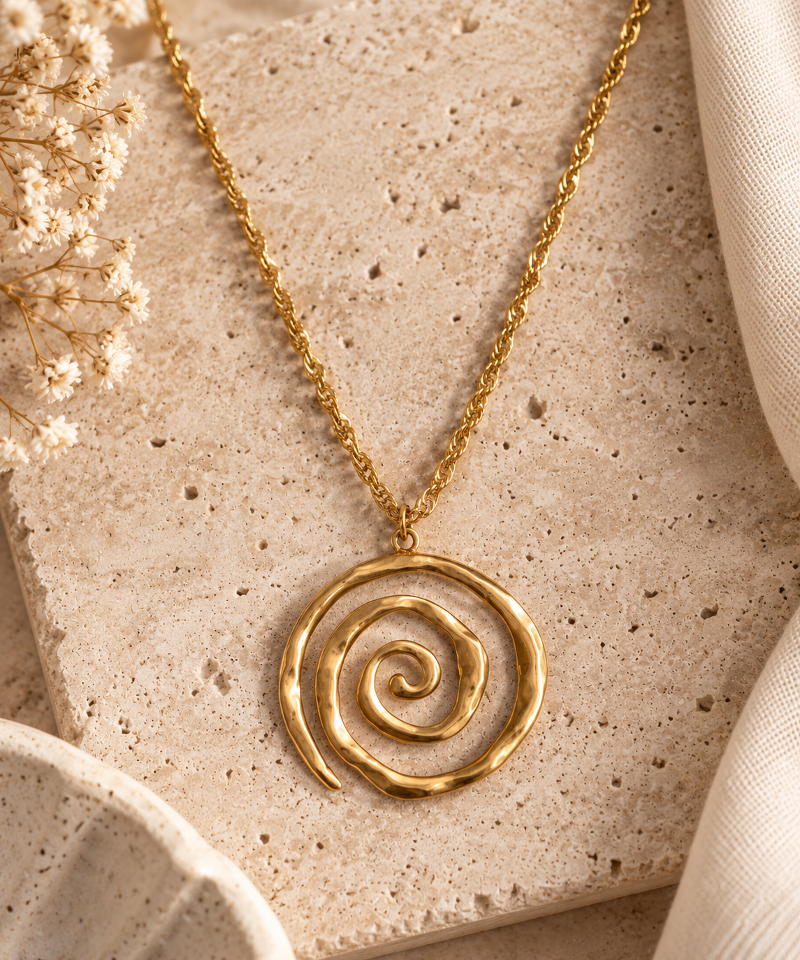 SOLARA – Goldkette mit großem Spiral Anhänger | Statement Kette