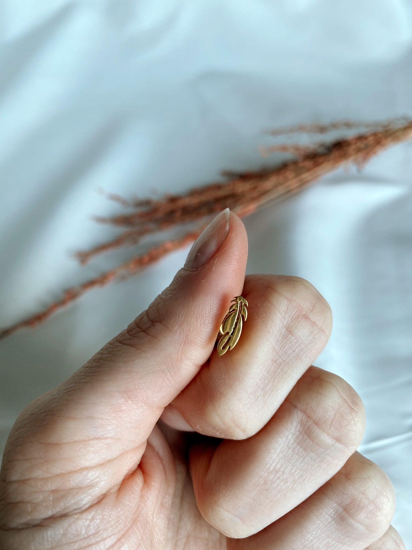 Edelstahl Ohrstecker Federn – Goldene Mini-Creolen im Federdesign | Zeitlose Ohrringe für Alltag & Kombinationen